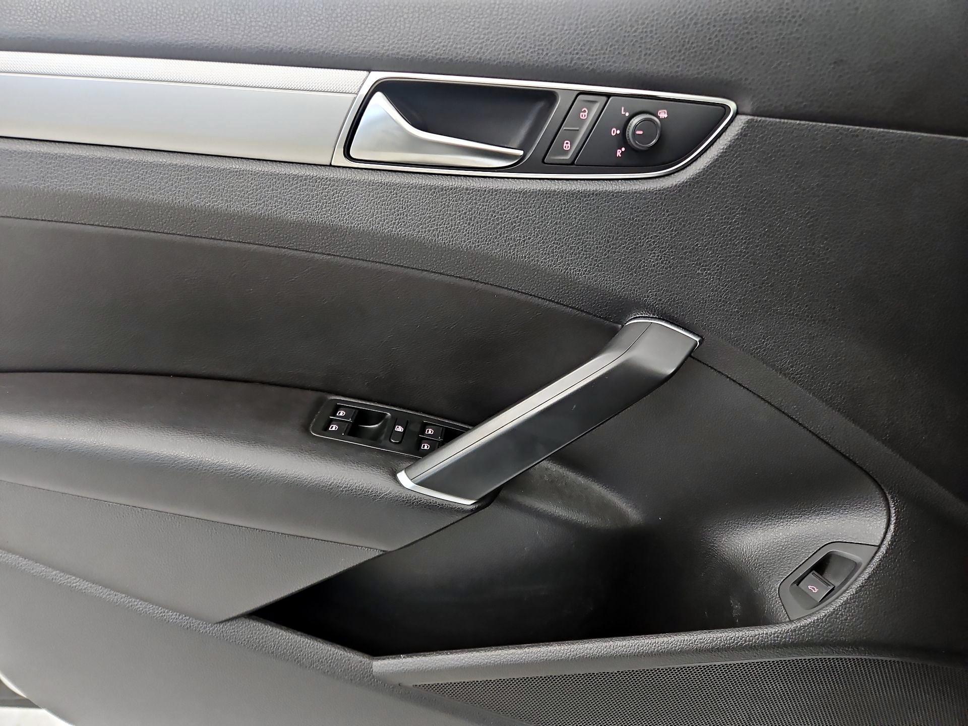 Thumbnail: 2019 Volkswagen Passat - 12