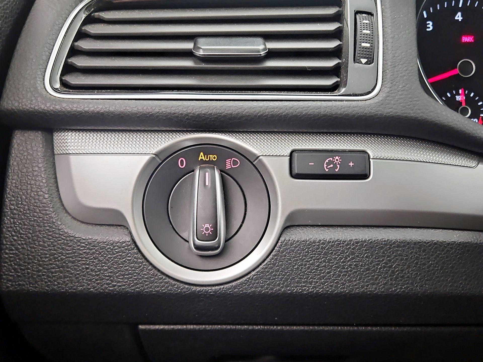 Thumbnail: 2019 Volkswagen Passat - 13