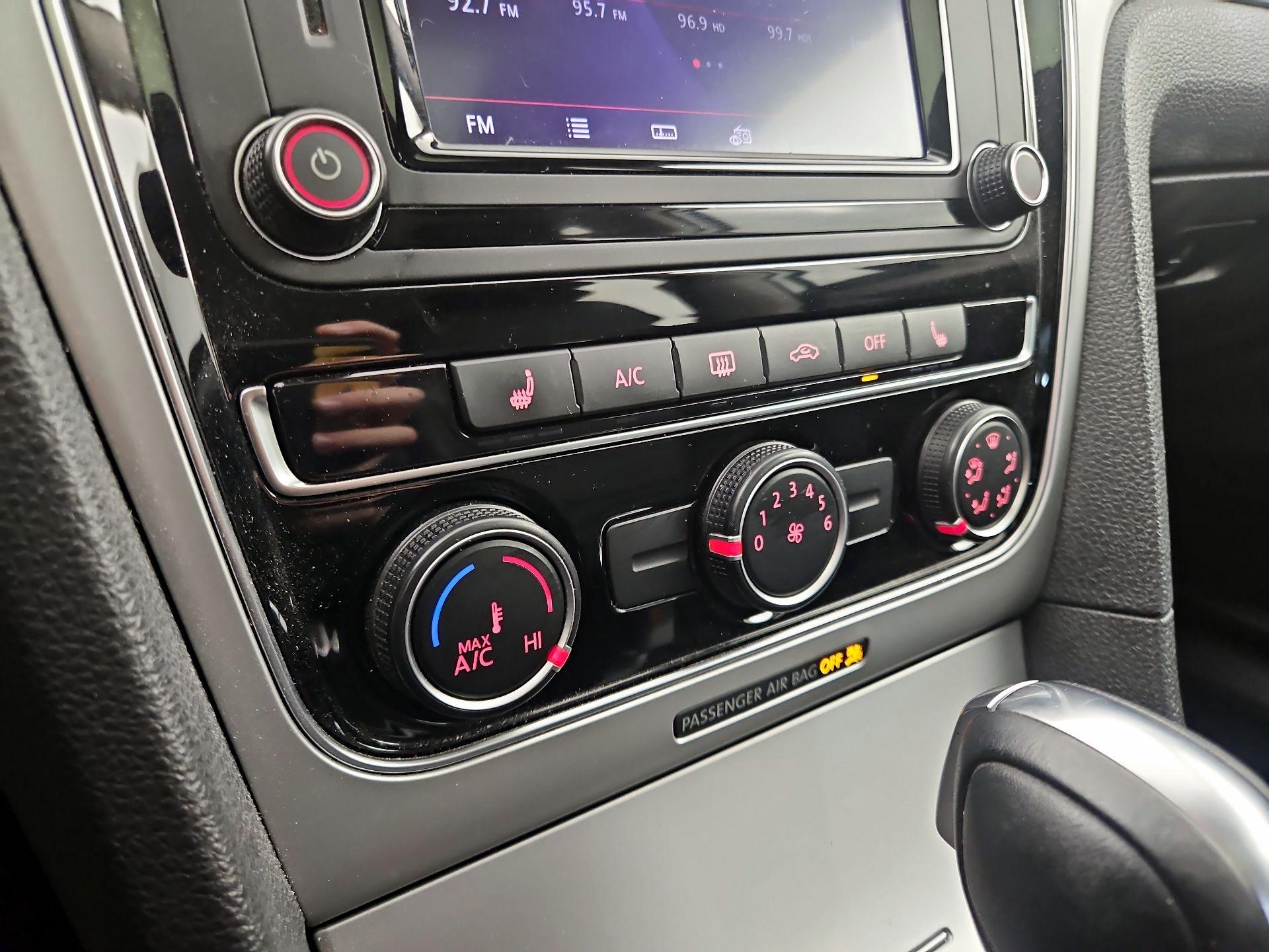 Thumbnail: 2019 Volkswagen Passat - 16