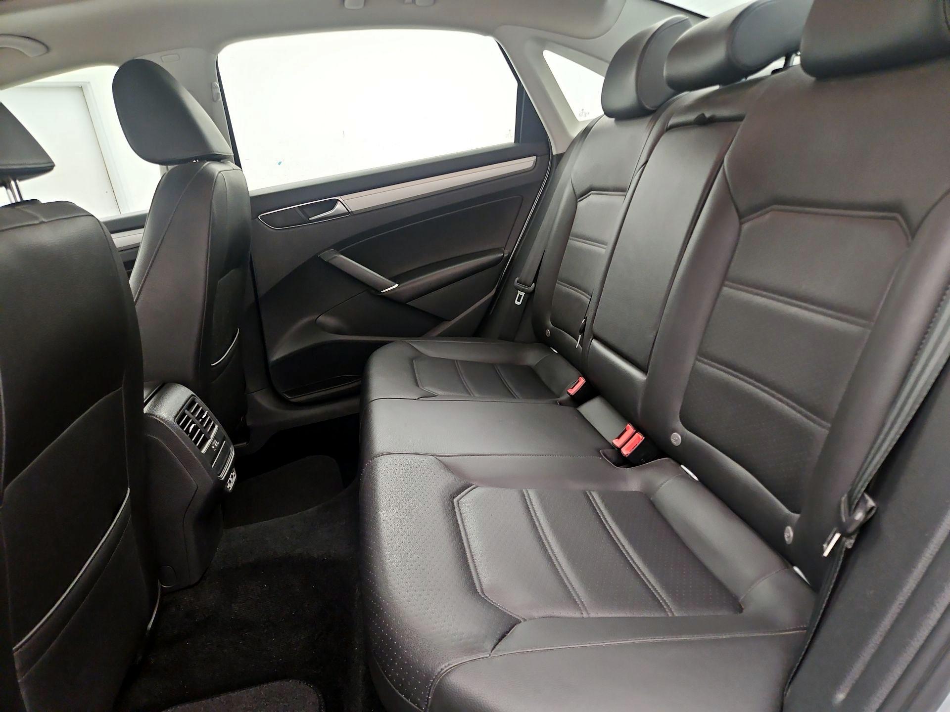 Thumbnail: 2019 Volkswagen Passat - 20