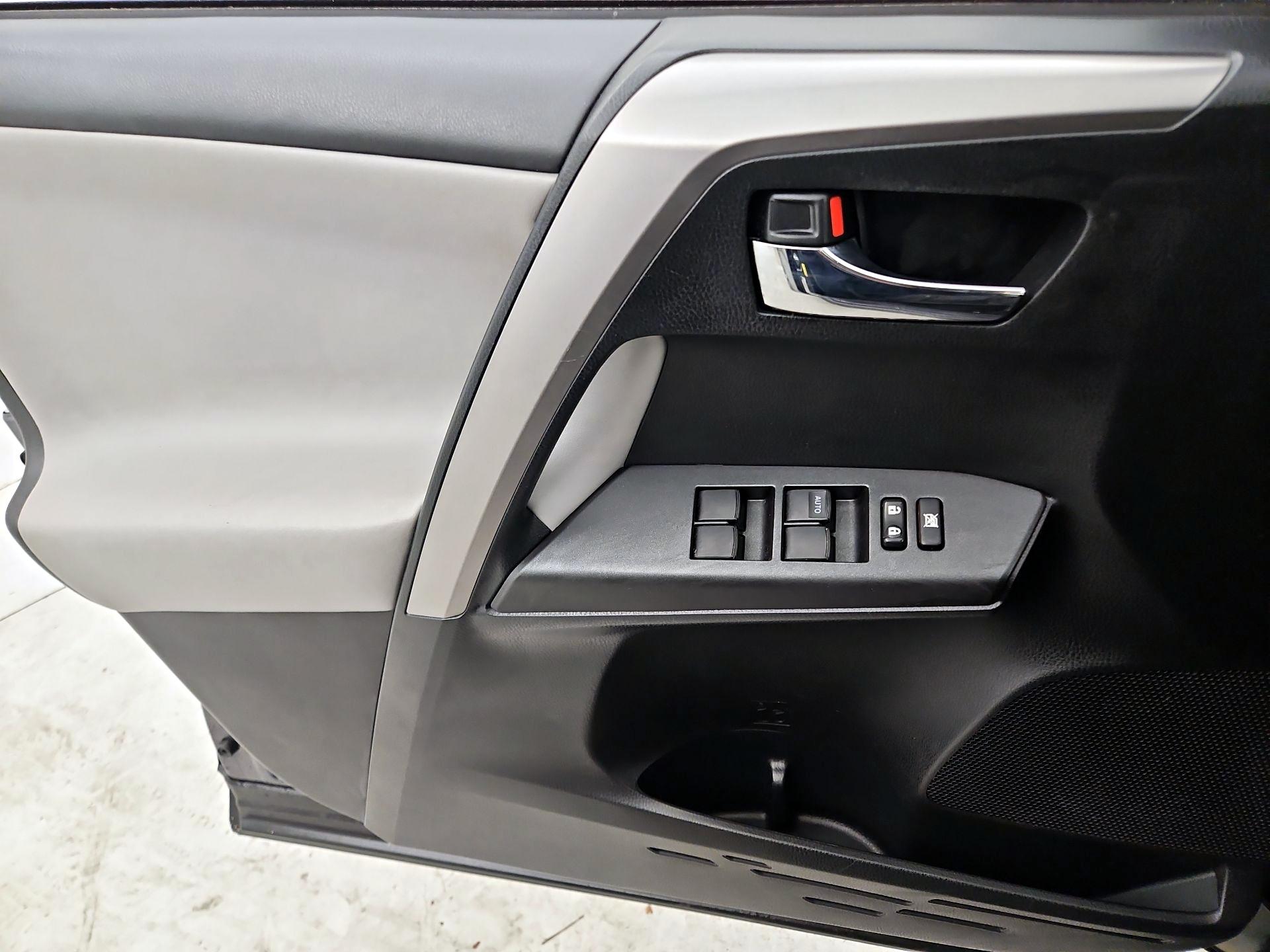 Thumbnail: 2017 Toyota RAV4 - 12