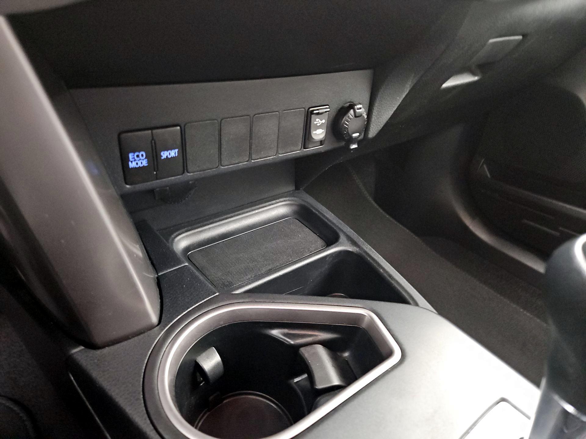 Thumbnail: 2017 Toyota RAV4 - 18