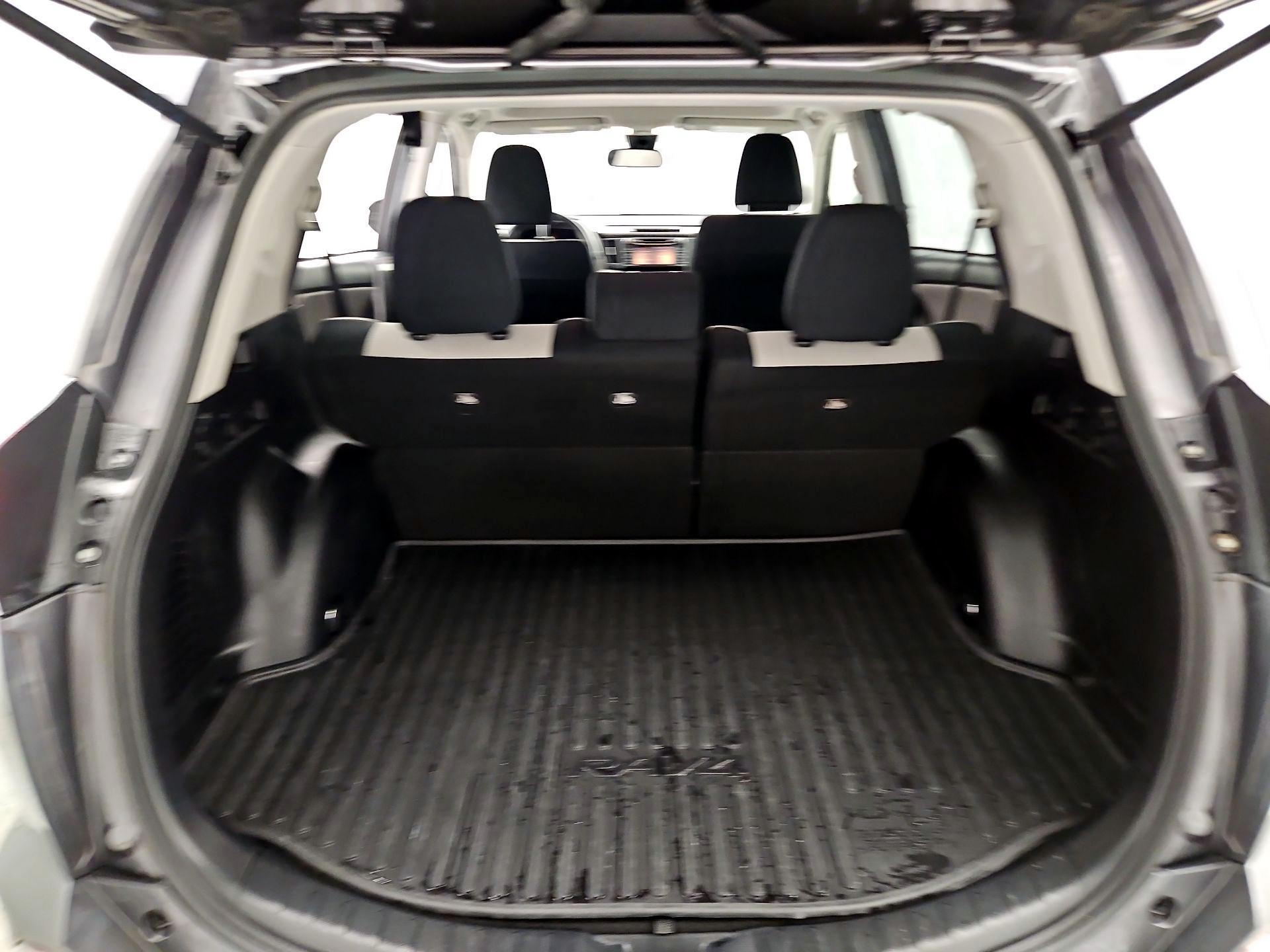 Thumbnail: 2017 Toyota RAV4 - 20