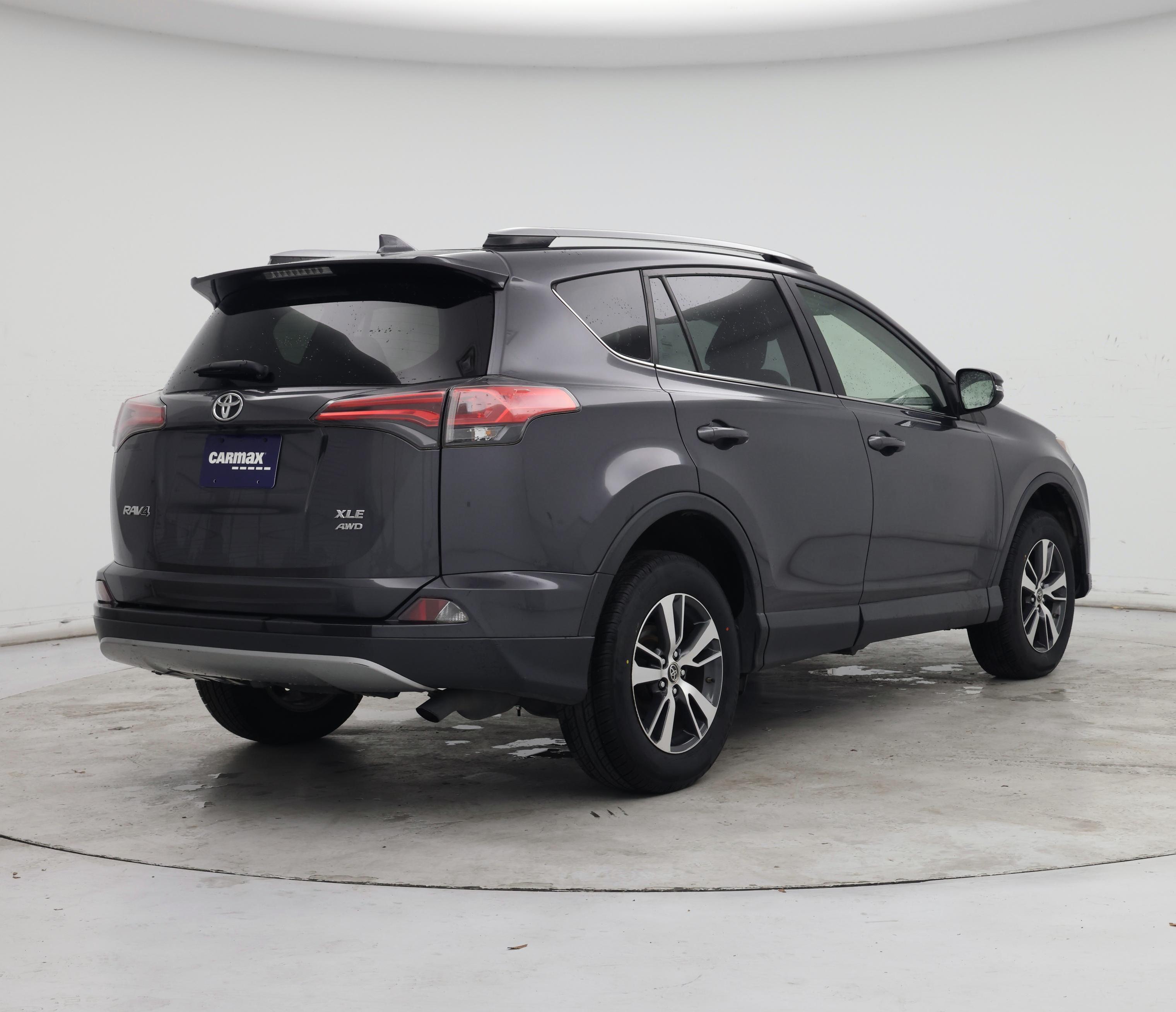 Thumbnail: 2017 Toyota RAV4 - 8