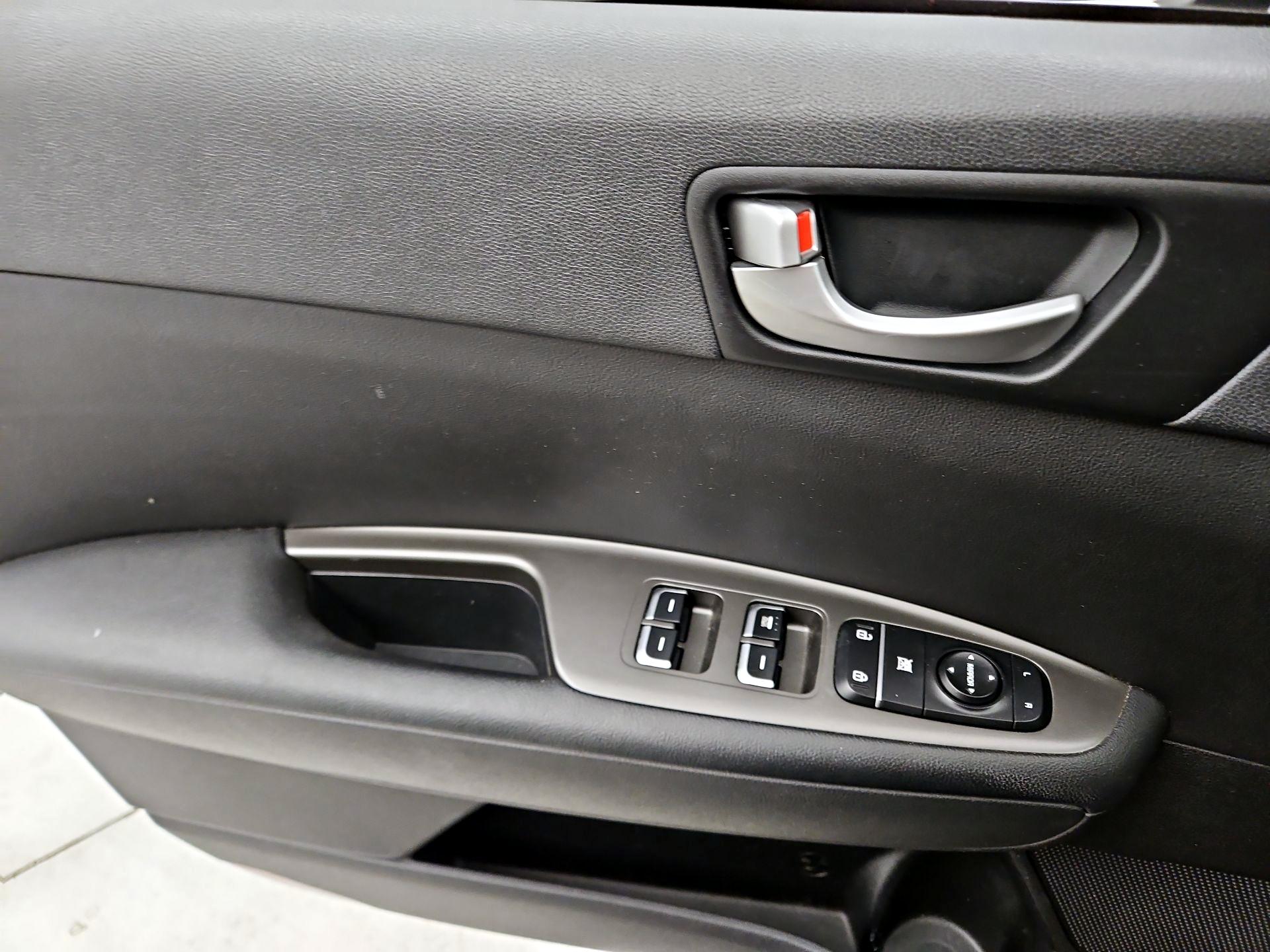 Thumbnail: 2020 Kia Optima - 12