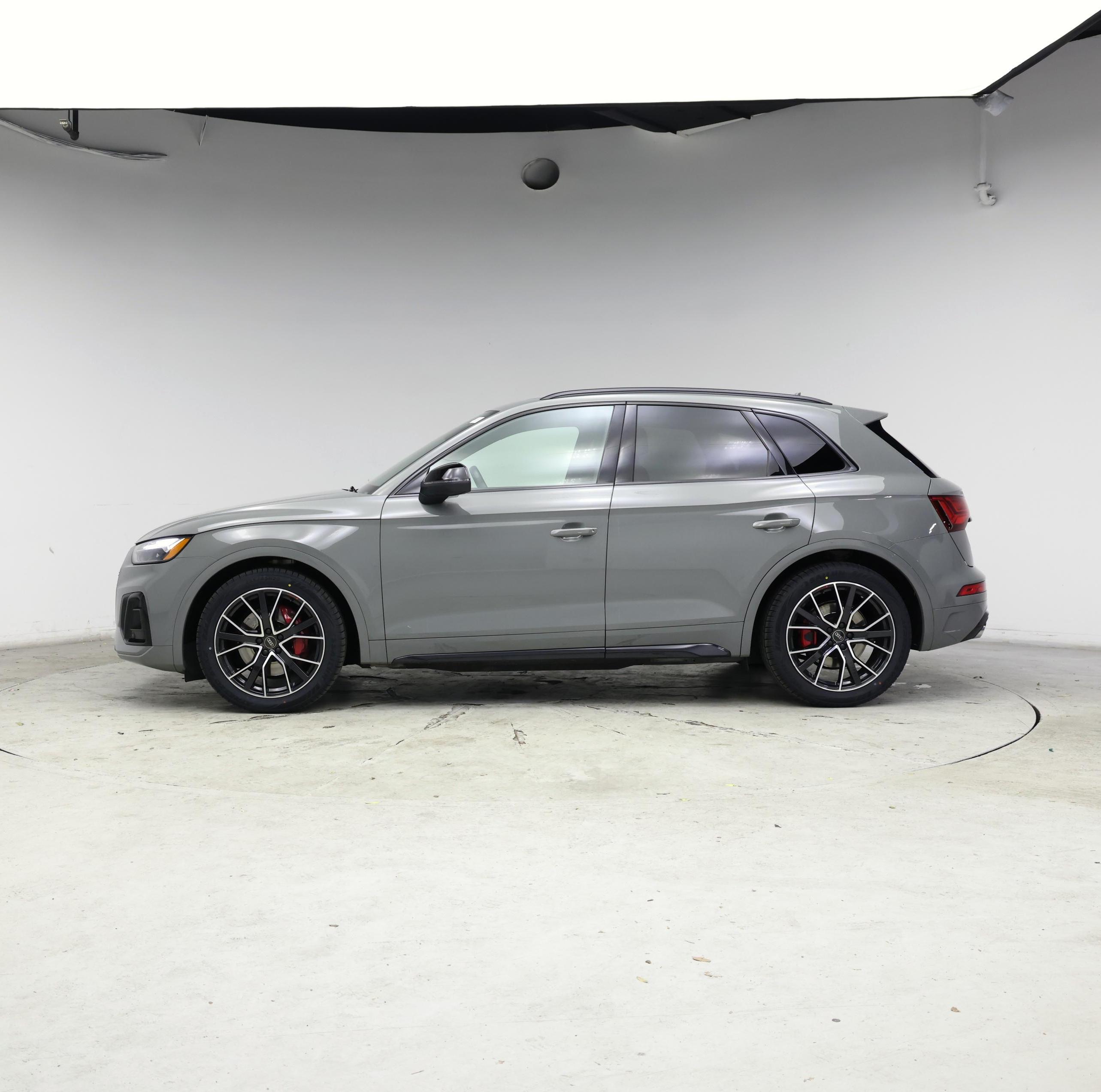 Thumbnail: 2021 Audi SQ5 - 3