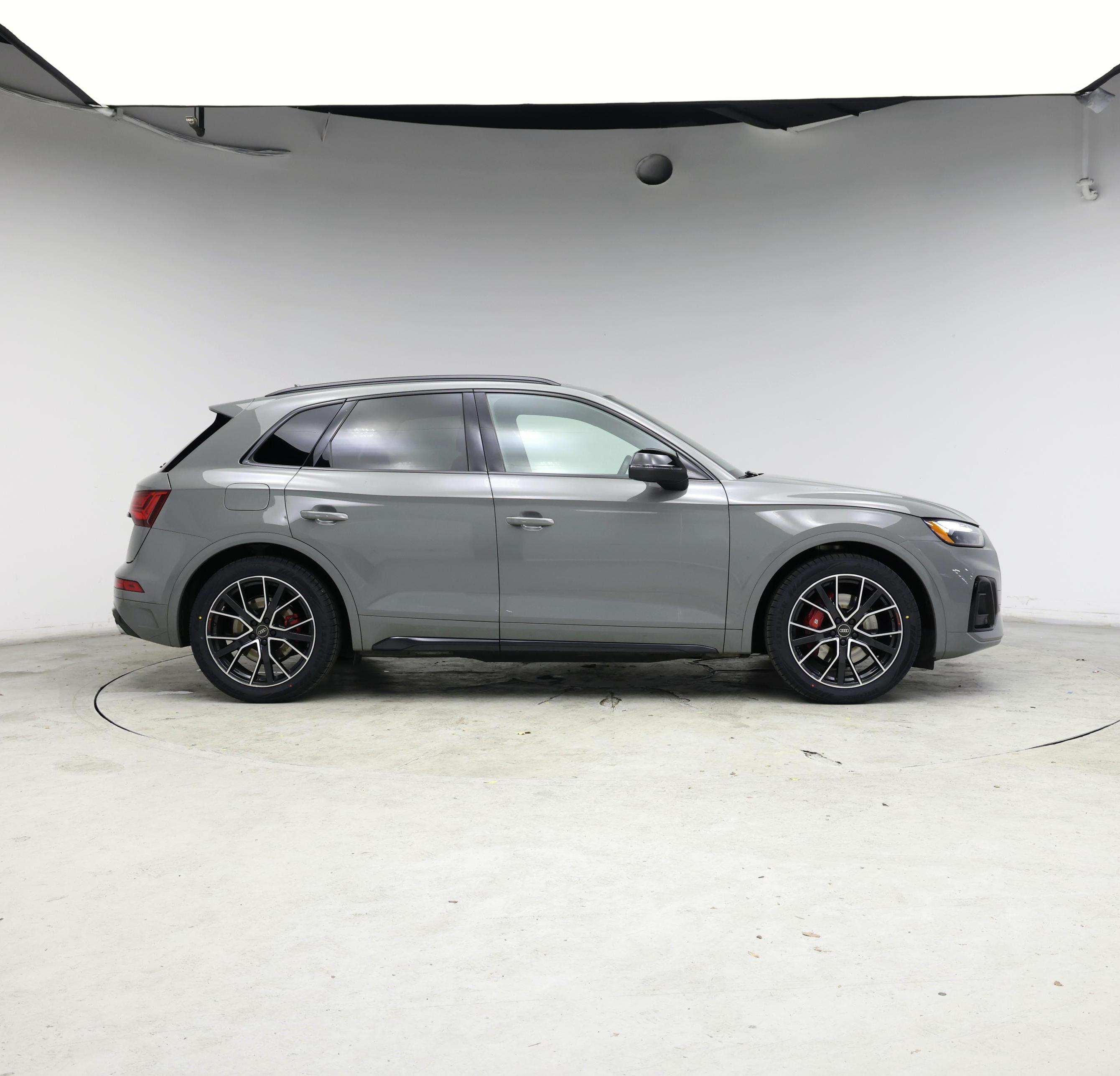 Thumbnail: 2021 Audi SQ5 - 7