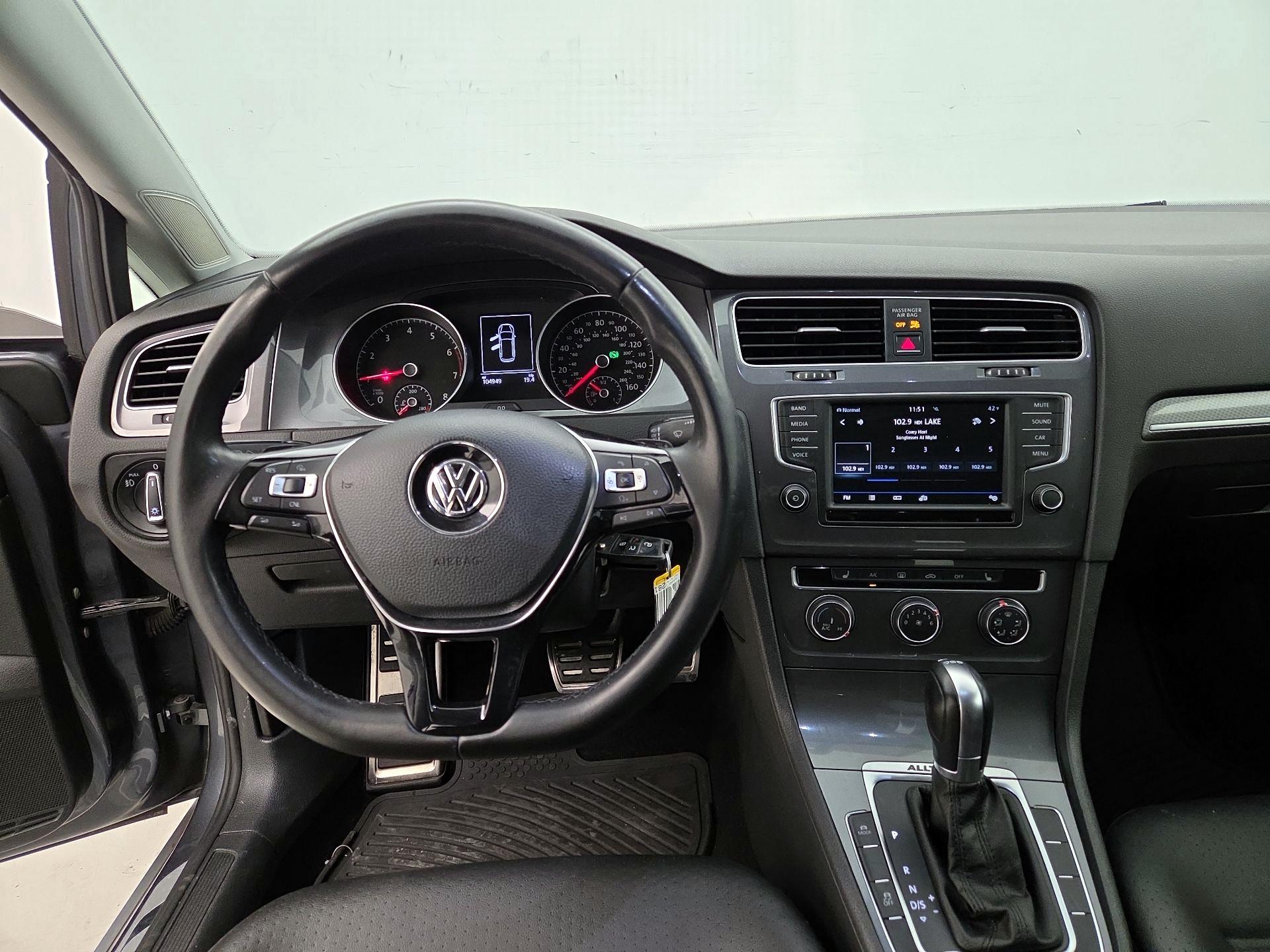 Thumbnail: 2017 Volkswagen Golf - 9