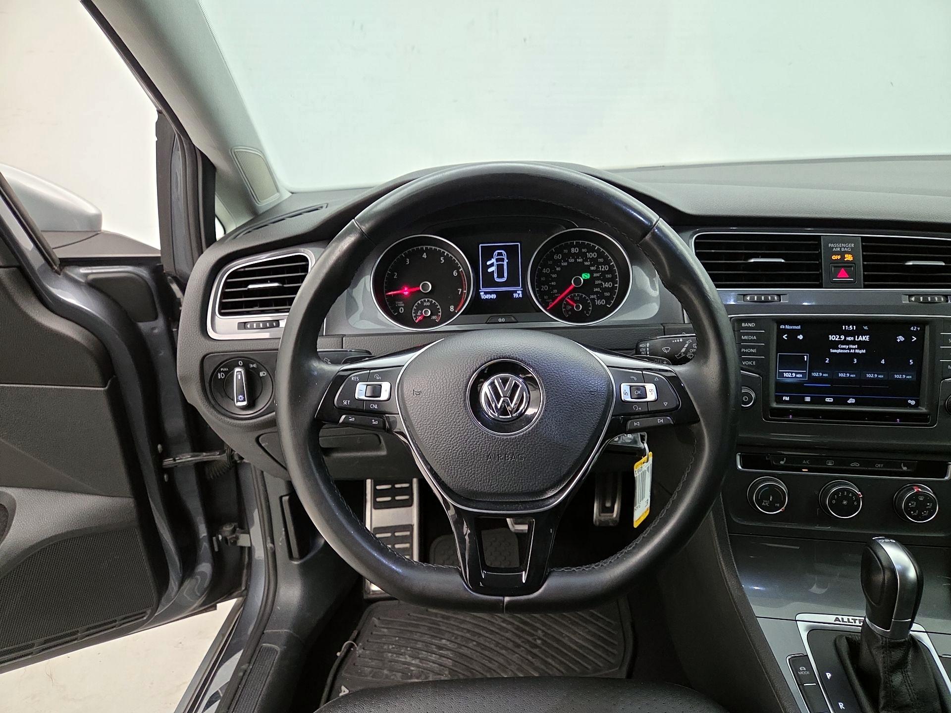 Thumbnail: 2017 Volkswagen Golf - 10