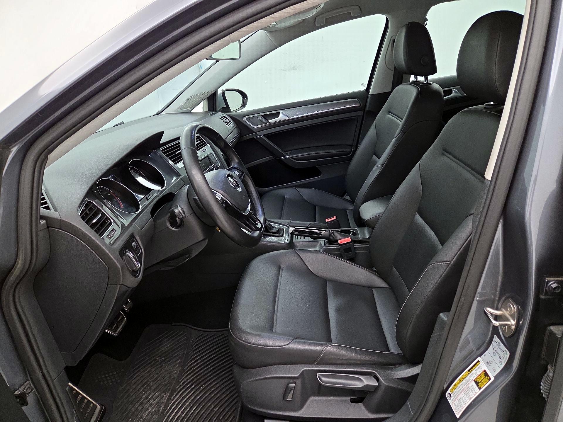 Thumbnail: 2017 Volkswagen Golf - 11