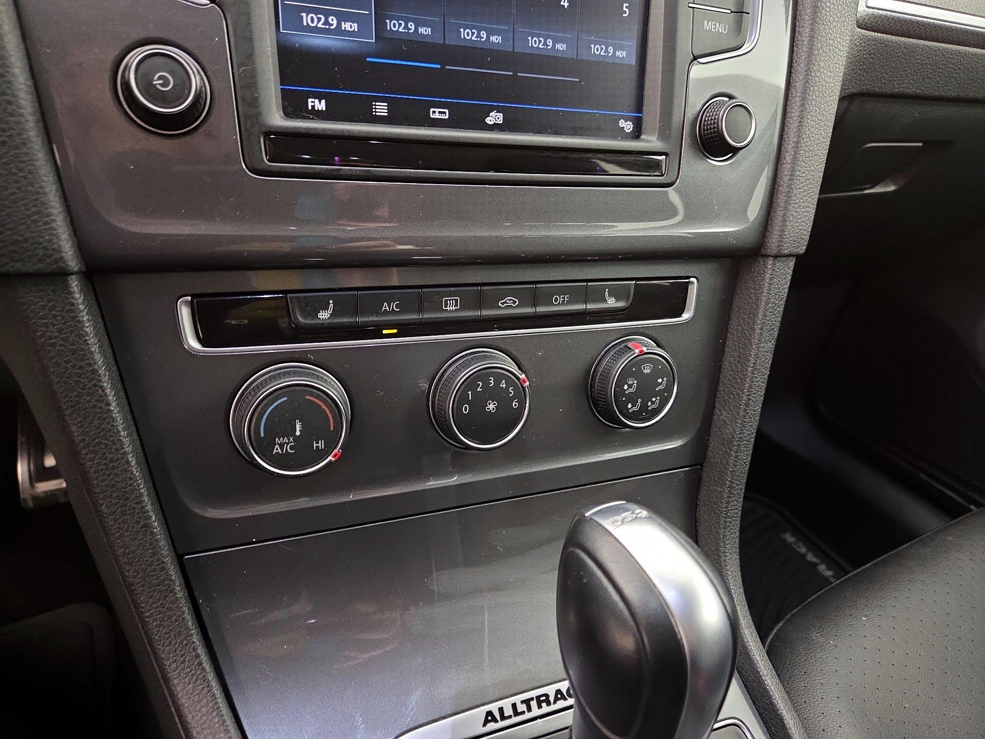 Thumbnail: 2017 Volkswagen Golf - 15