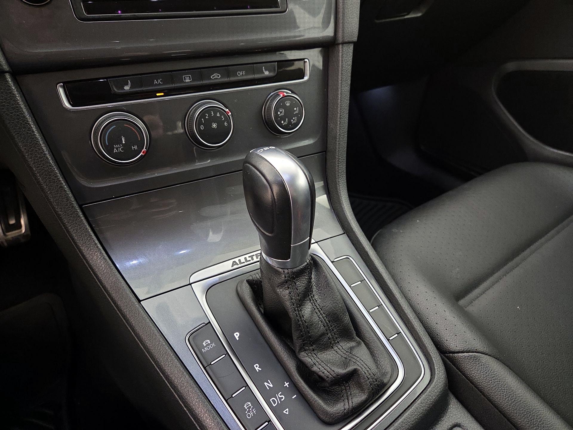 Thumbnail: 2017 Volkswagen Golf - 16