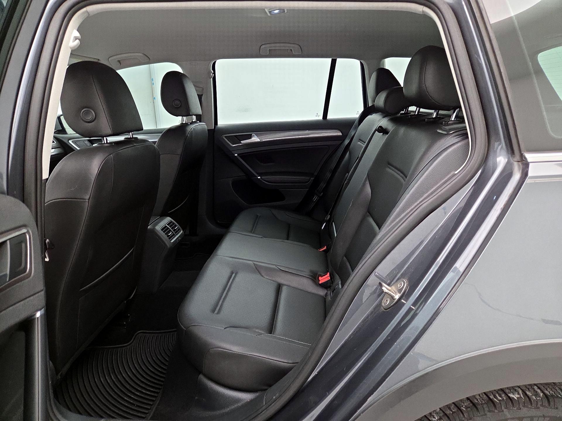 Thumbnail: 2017 Volkswagen Golf - 17