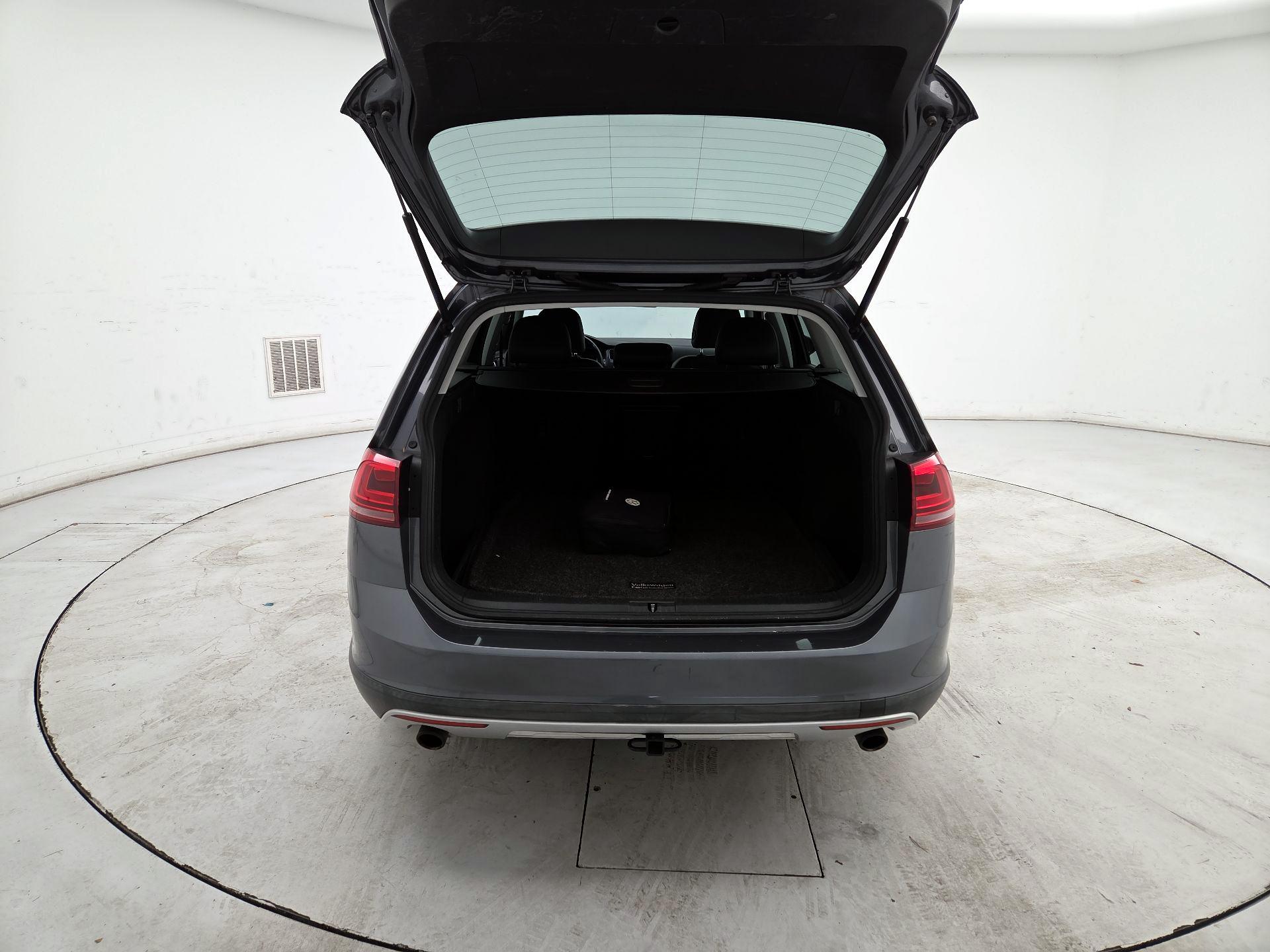 Thumbnail: 2017 Volkswagen Golf - 18