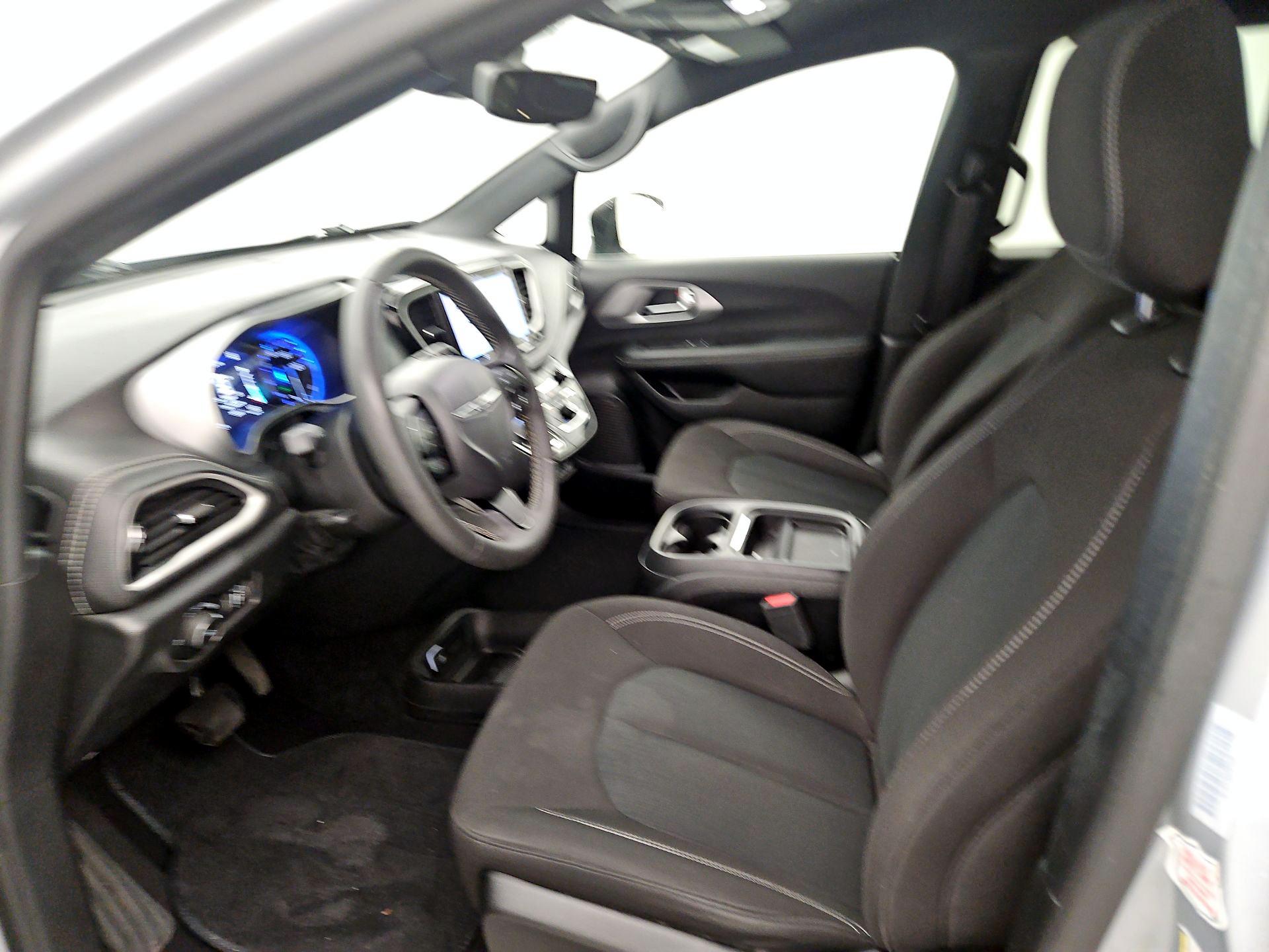 Thumbnail: 2023 Chrysler Pacifica - 11