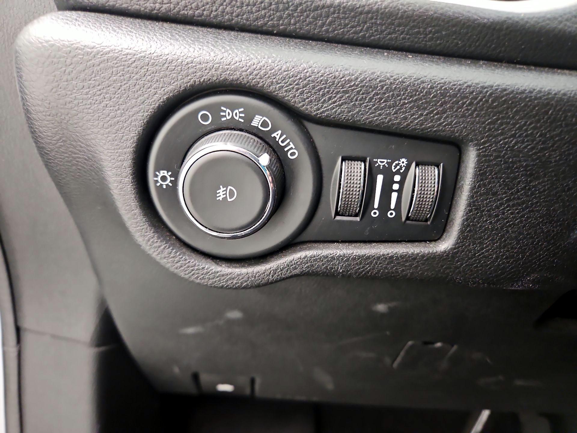 Thumbnail: 2023 Chrysler Pacifica - 13