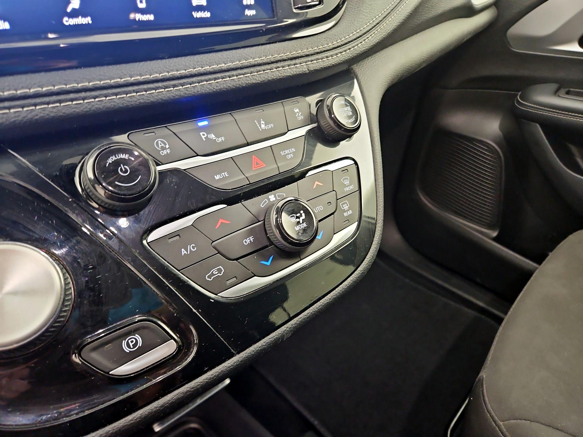 Thumbnail: 2023 Chrysler Pacifica - 16