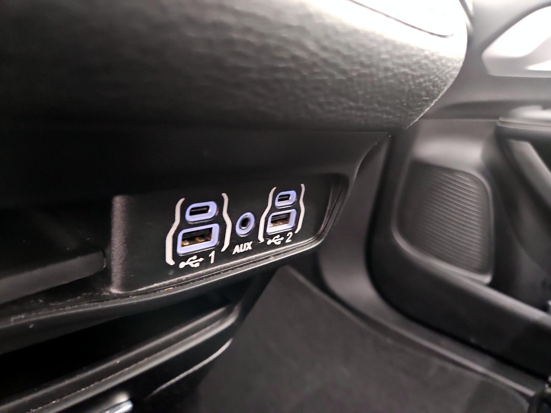 Thumbnail: 2023 Chrysler Pacifica - 18