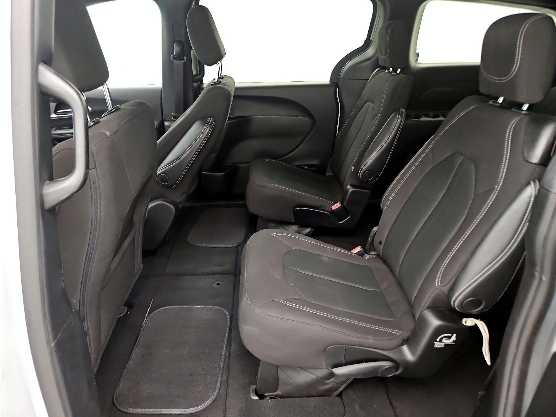 Thumbnail: 2023 Chrysler Pacifica - 19