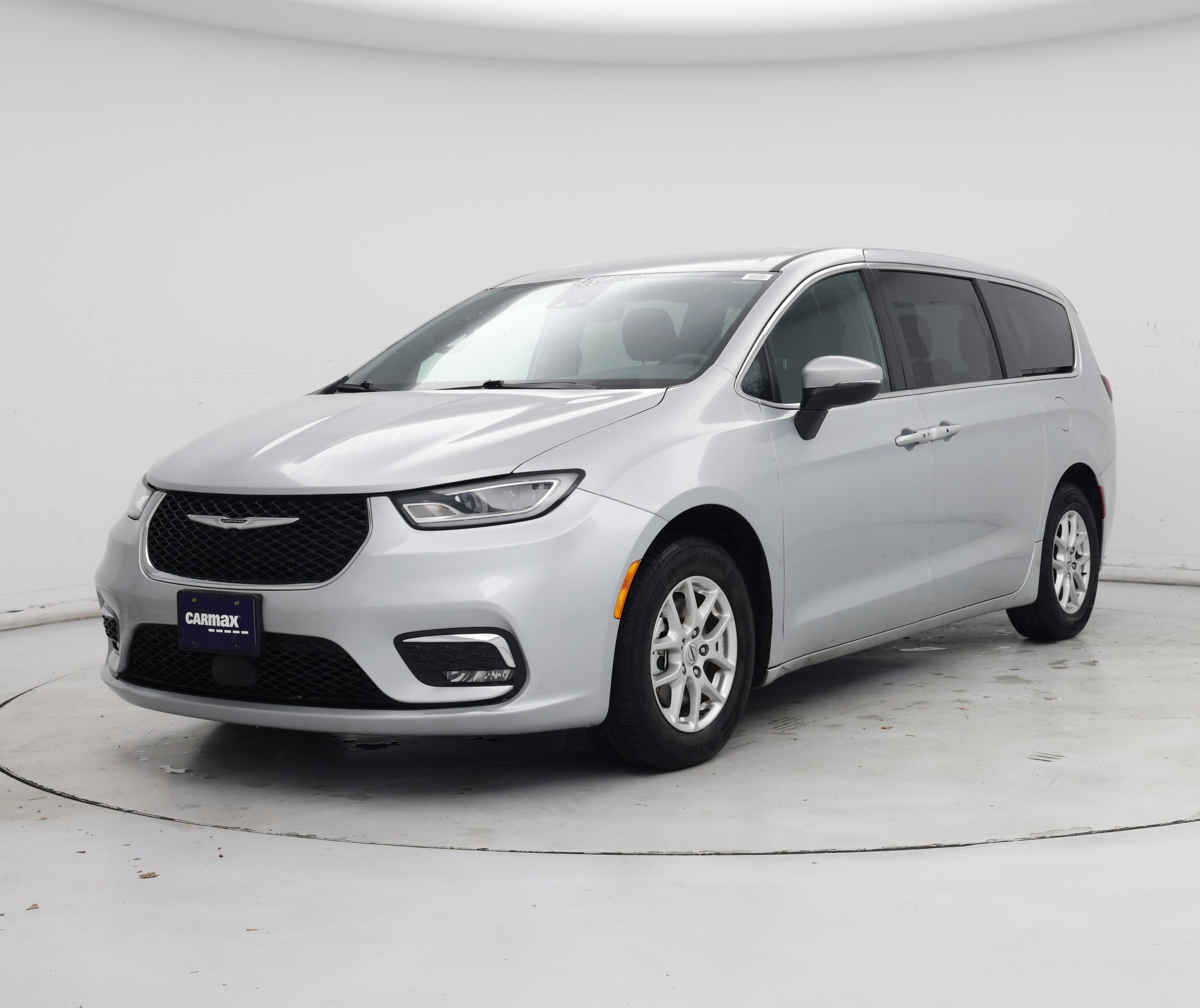 Thumbnail: 2023 Chrysler Pacifica - 4