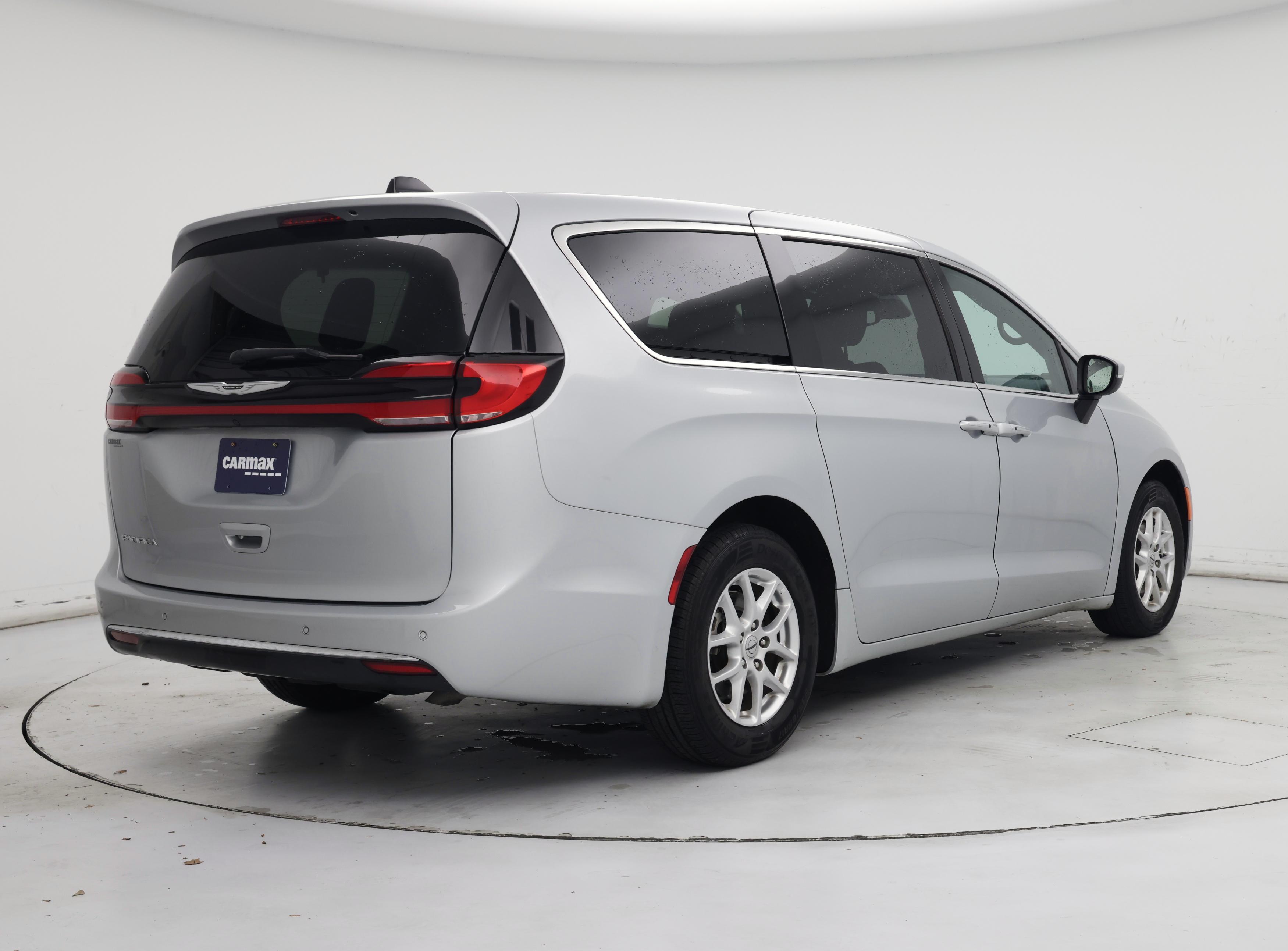 Thumbnail: 2023 Chrysler Pacifica - 8