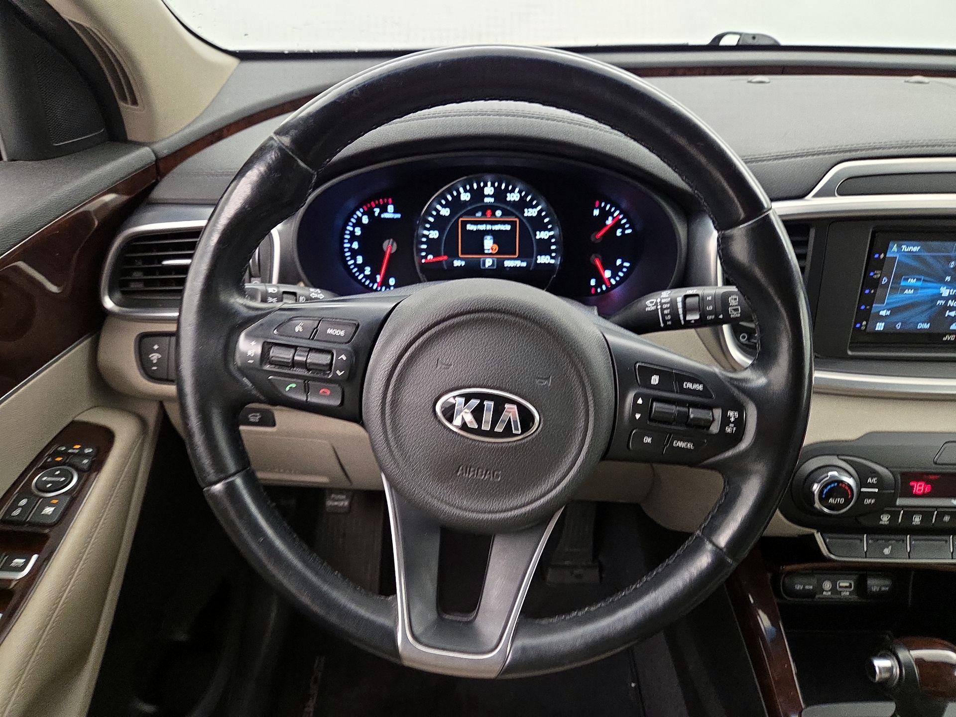 Thumbnail: 2016 Kia Sorento - 10