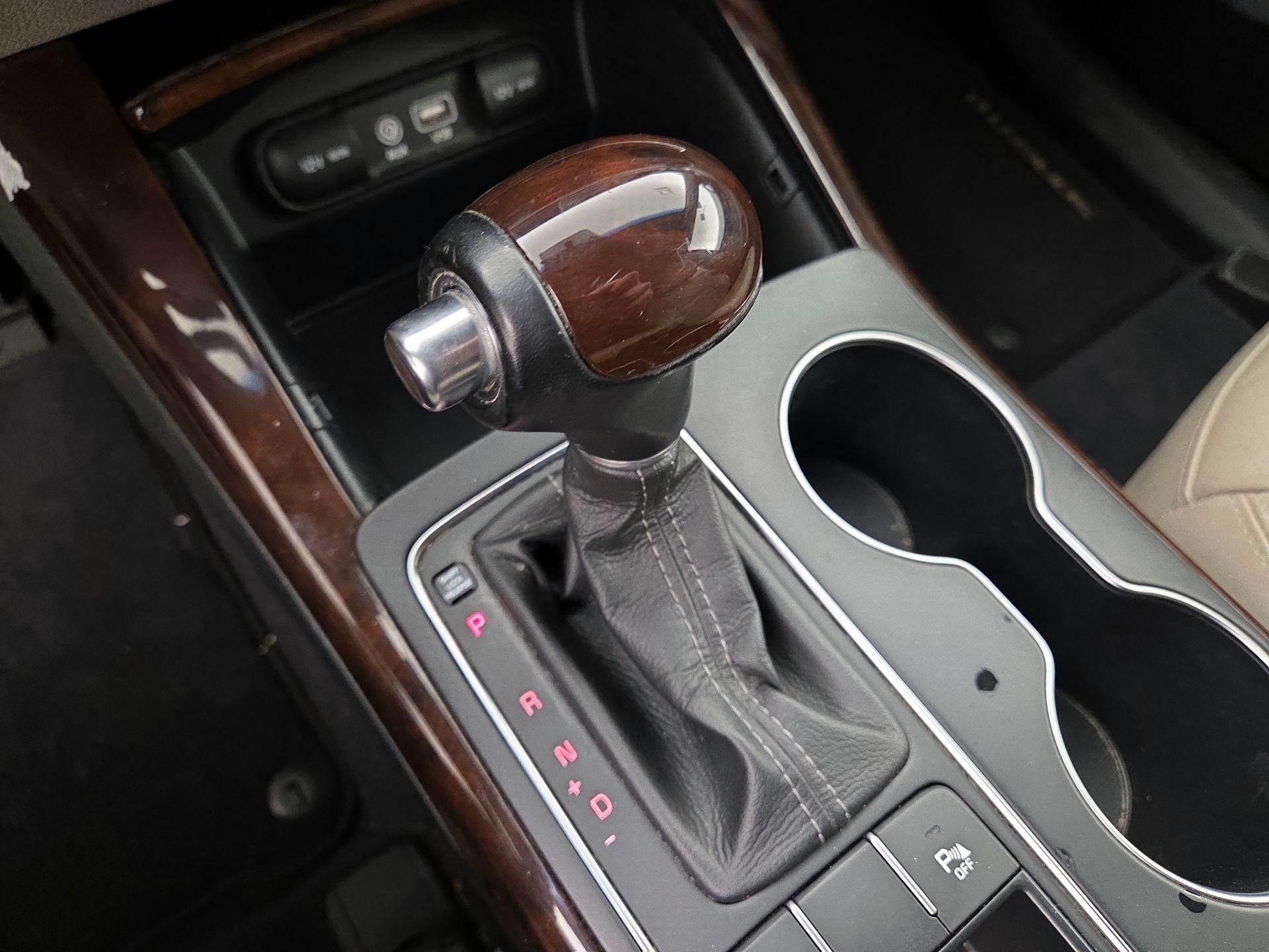 Thumbnail: 2016 Kia Sorento - 17