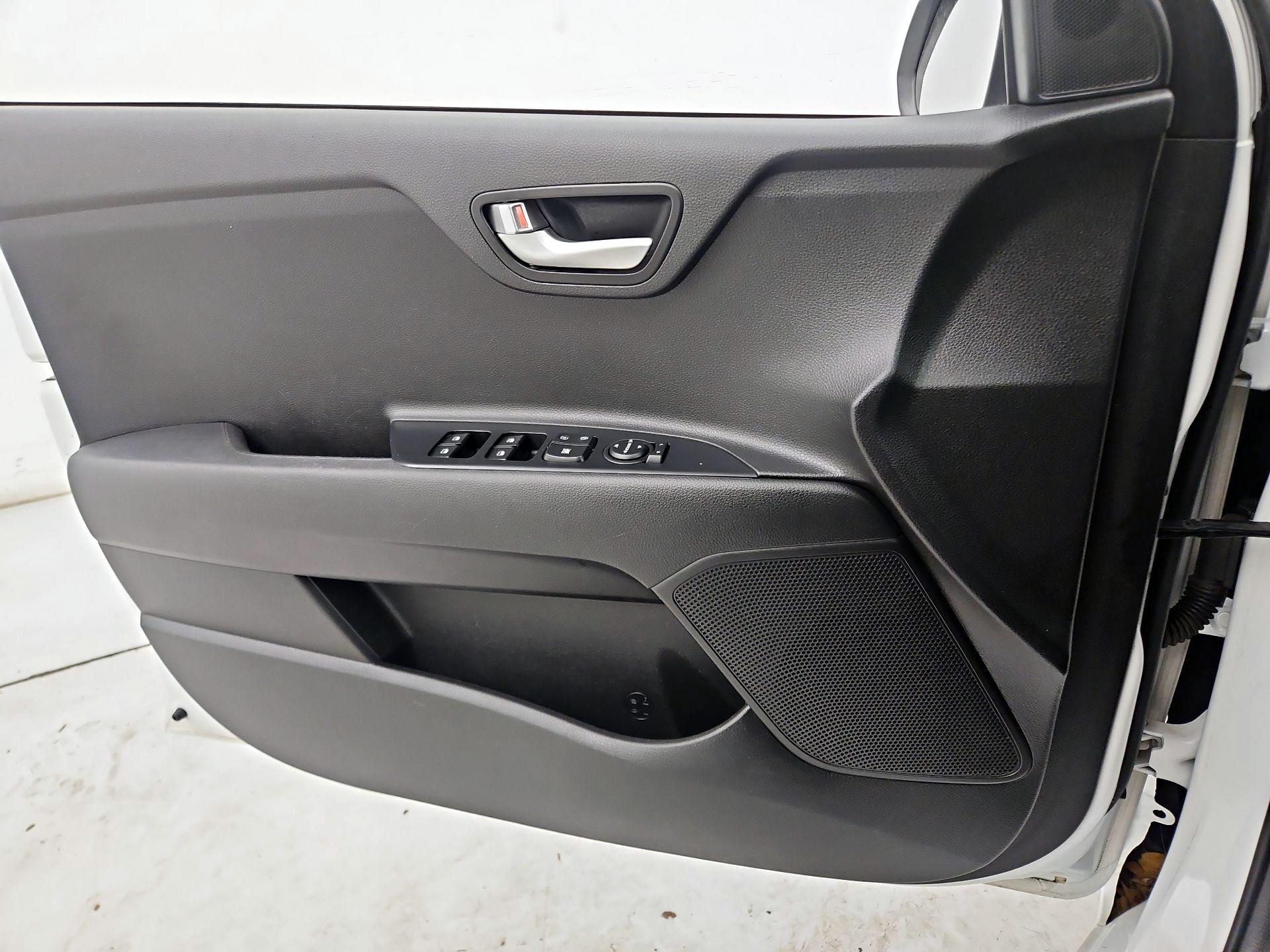 Thumbnail: 2023 Kia Rio - 12