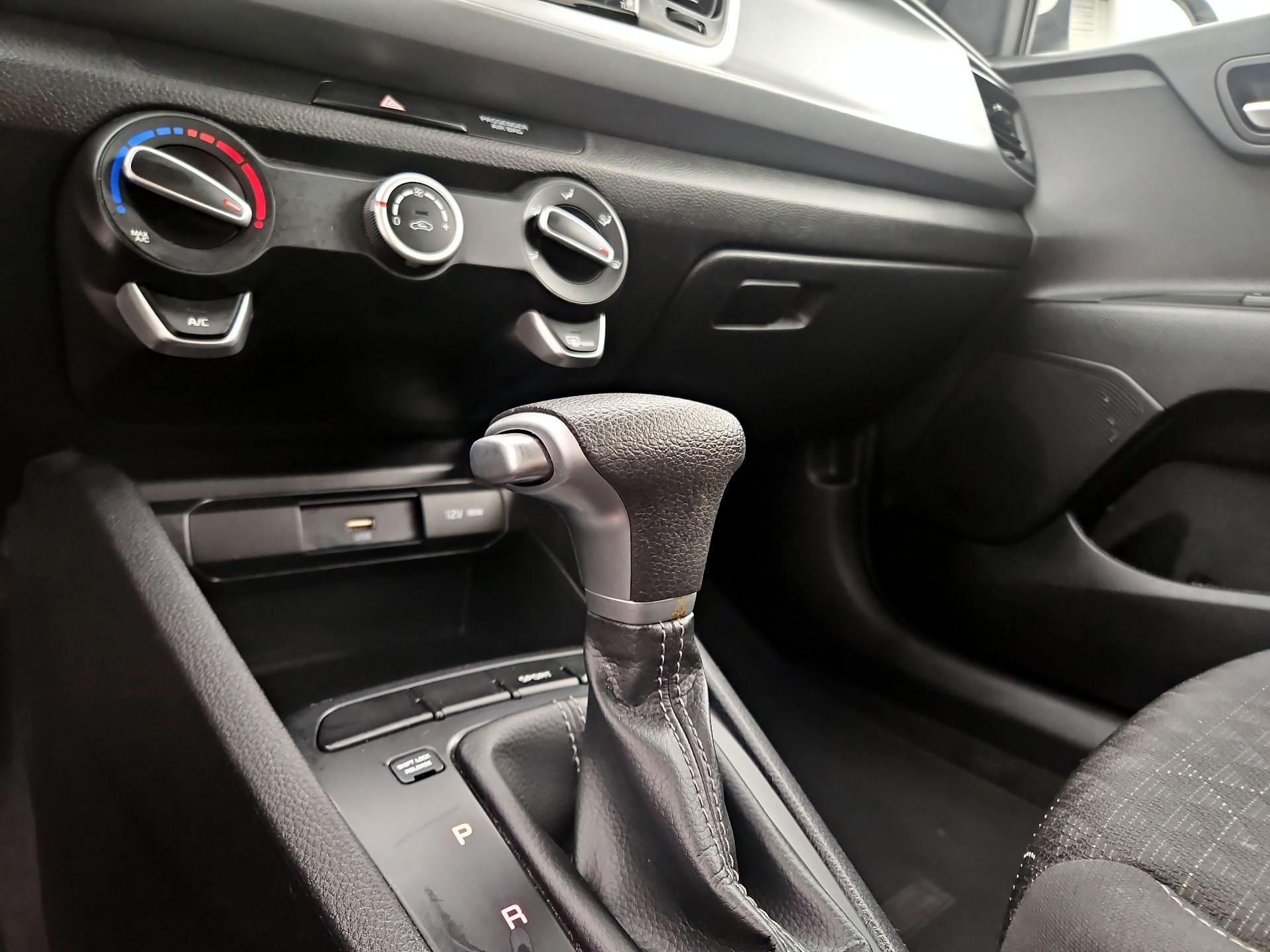 Thumbnail: 2023 Kia Rio - 17