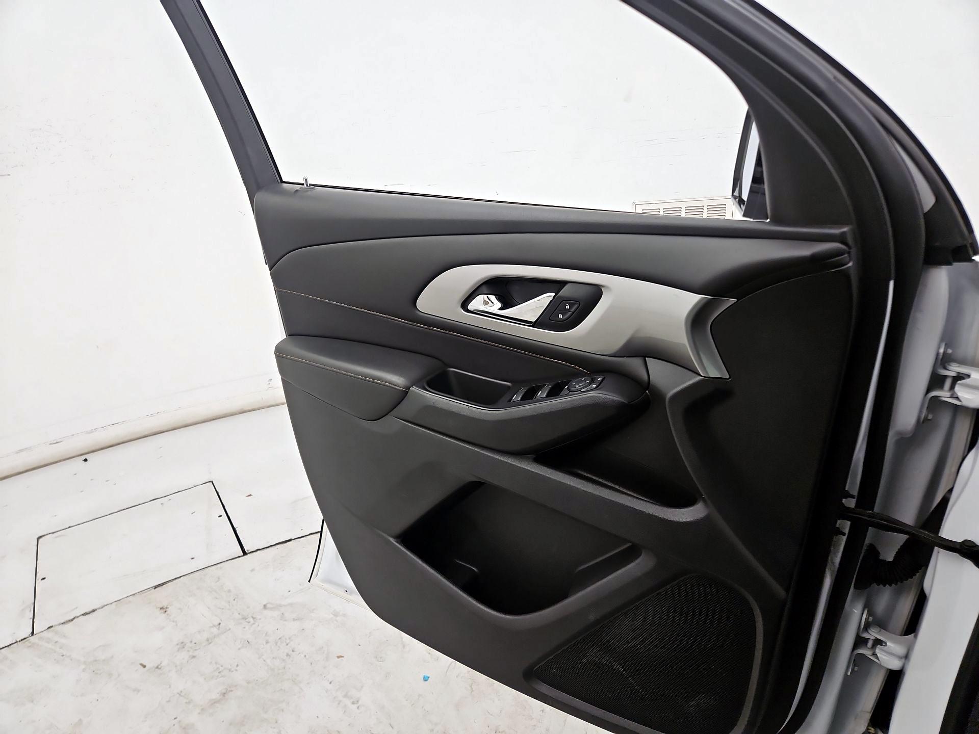 Thumbnail: 2019 Chevrolet Traverse - 12