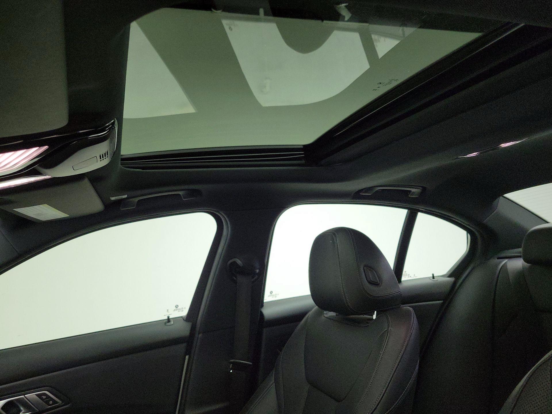 Thumbnail: 2023 BMW 3 Series - 20