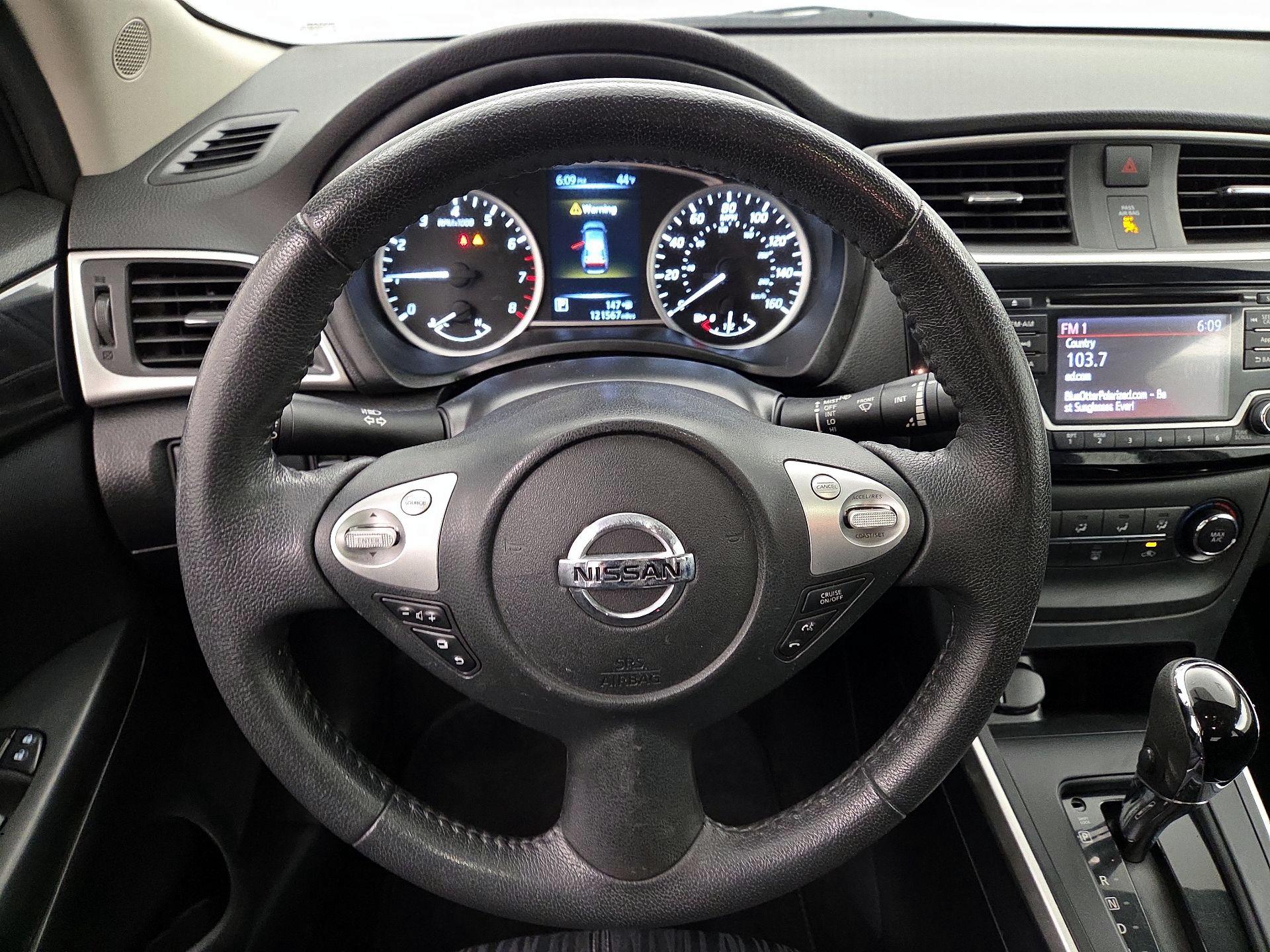 Thumbnail: 2016 Nissan Sentra - 10