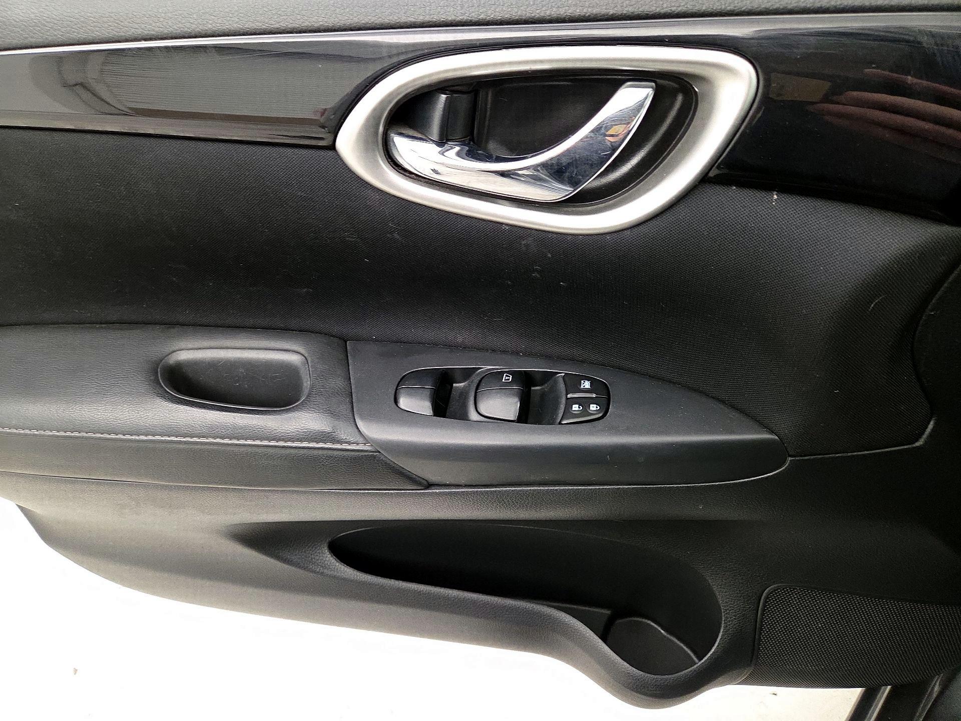 Thumbnail: 2016 Nissan Sentra - 12