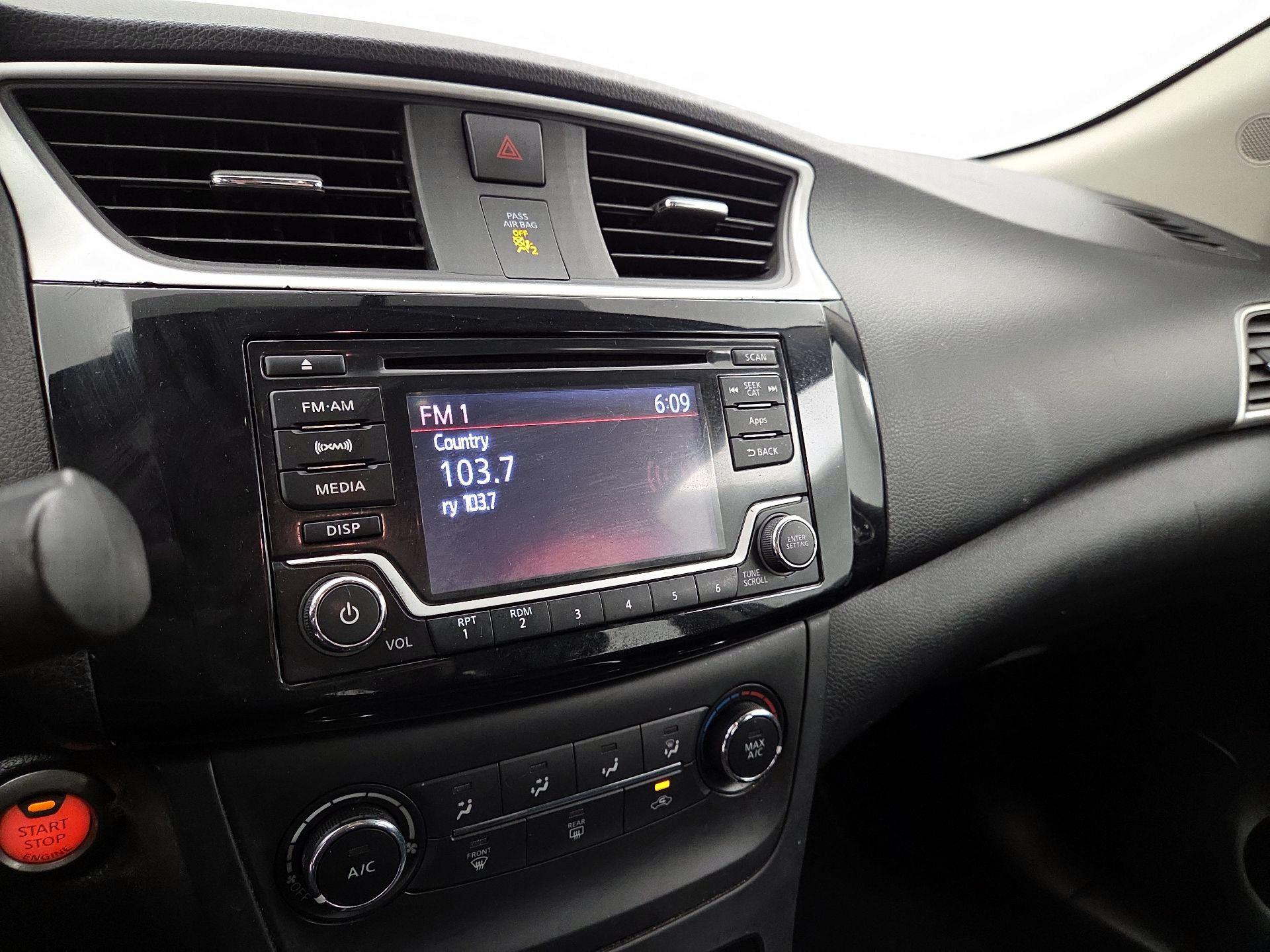 Thumbnail: 2016 Nissan Sentra - 15