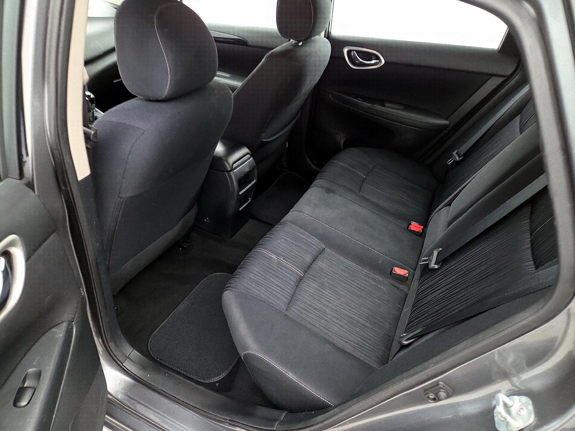 Thumbnail: 2016 Nissan Sentra - 18