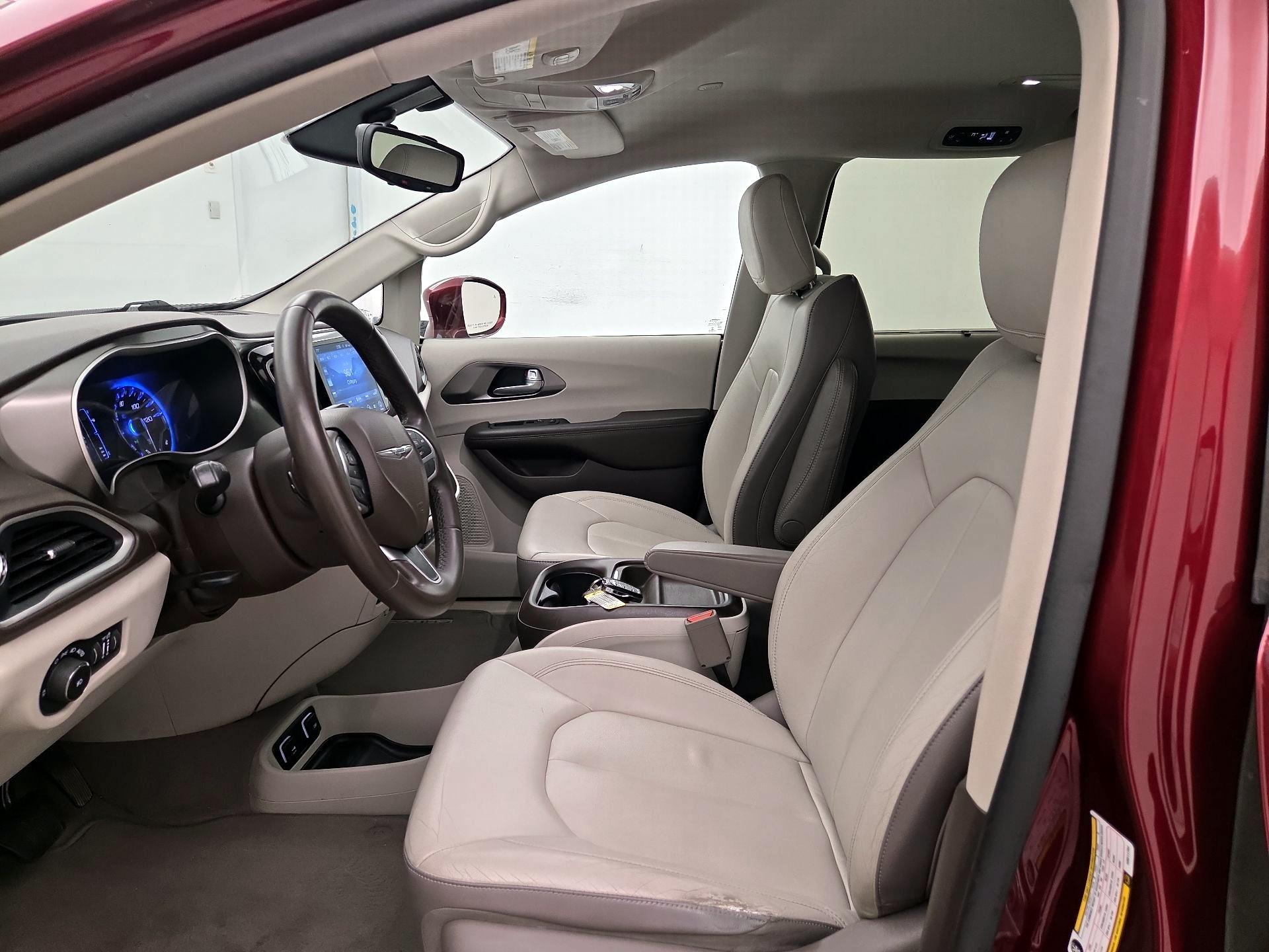 Thumbnail: 2017 Chrysler Pacifica - 11