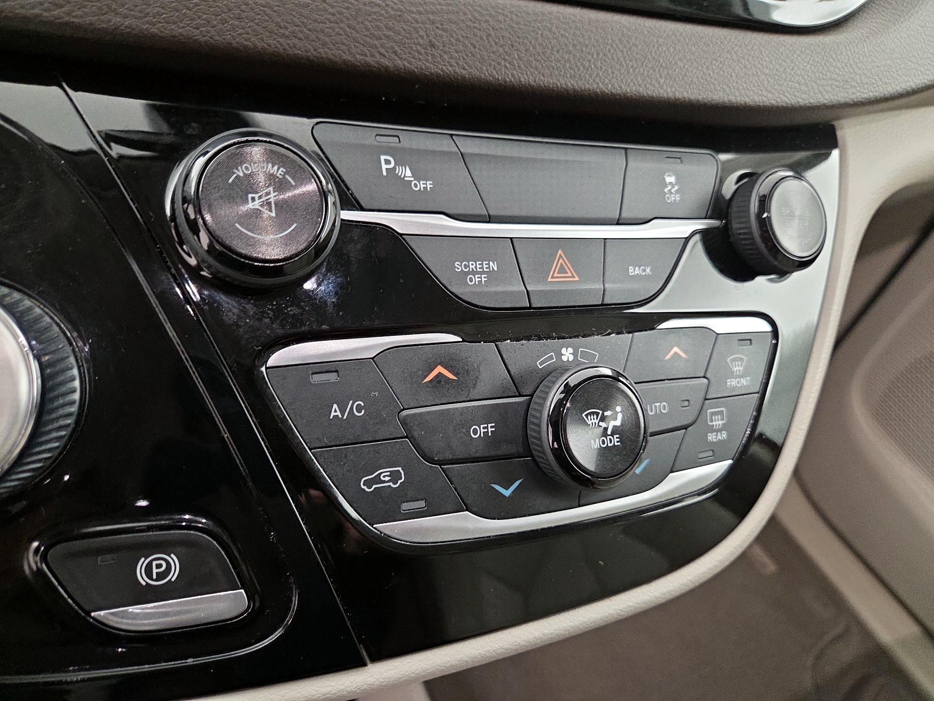 Thumbnail: 2017 Chrysler Pacifica - 16