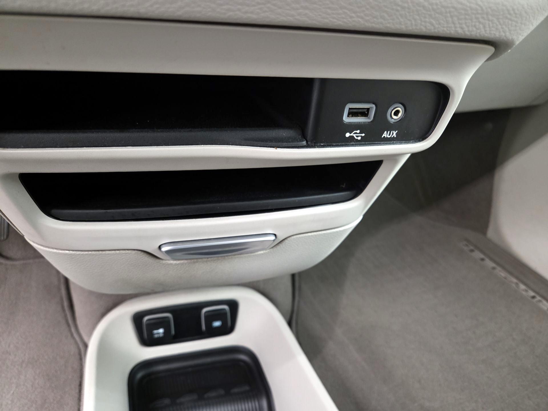 Thumbnail: 2017 Chrysler Pacifica - 18