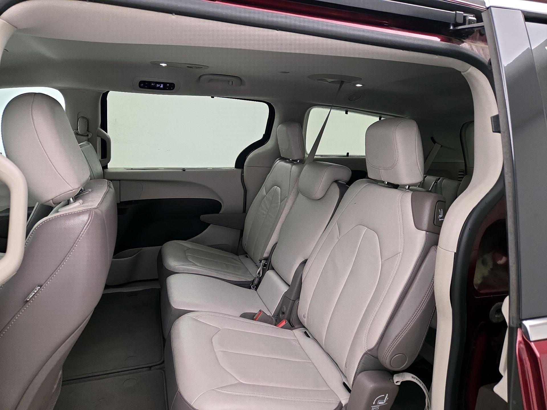 Thumbnail: 2017 Chrysler Pacifica - 19