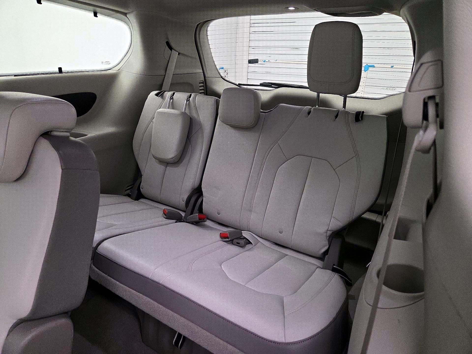 Thumbnail: 2017 Chrysler Pacifica - 20