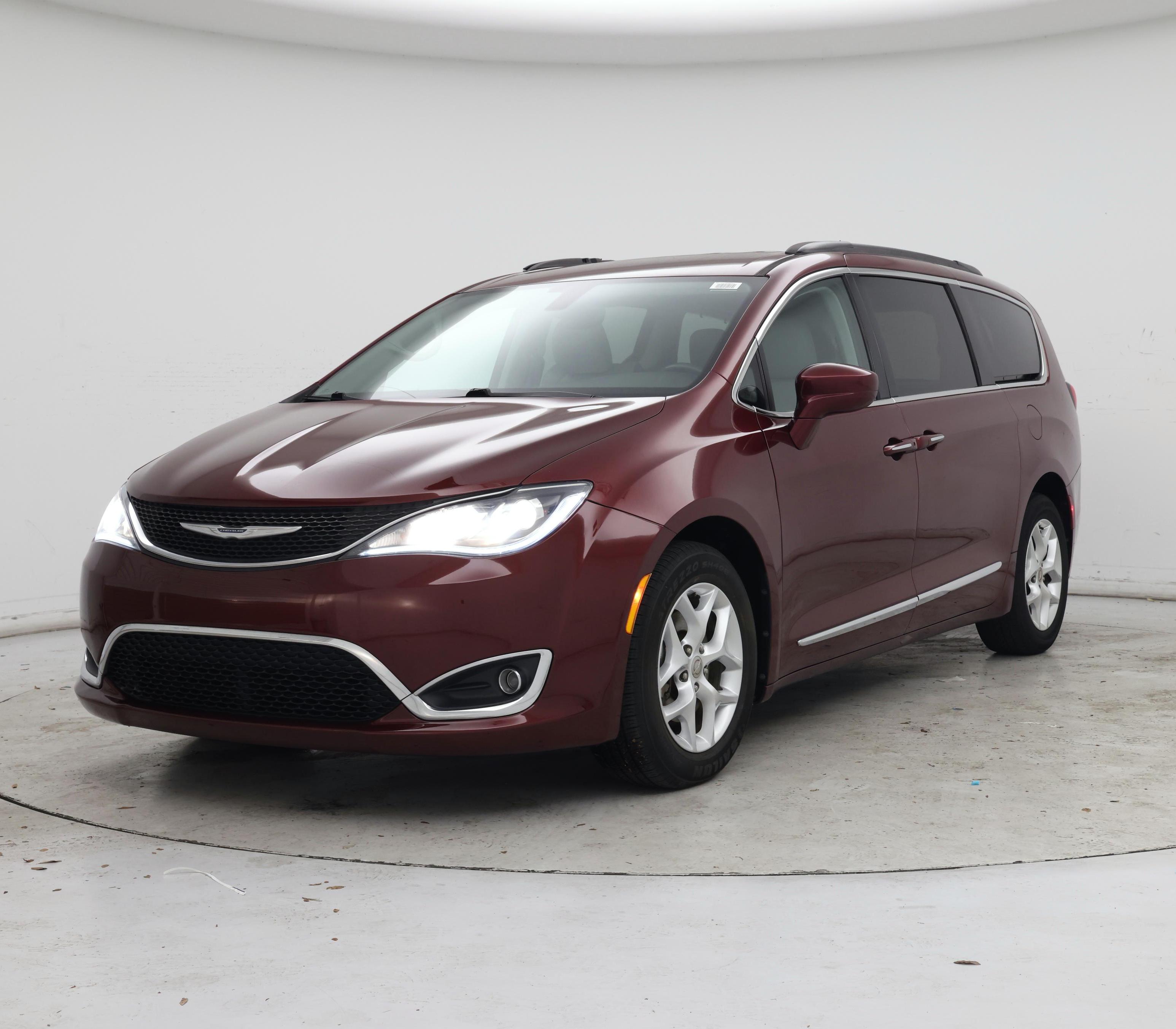 Thumbnail: 2017 Chrysler Pacifica - 4