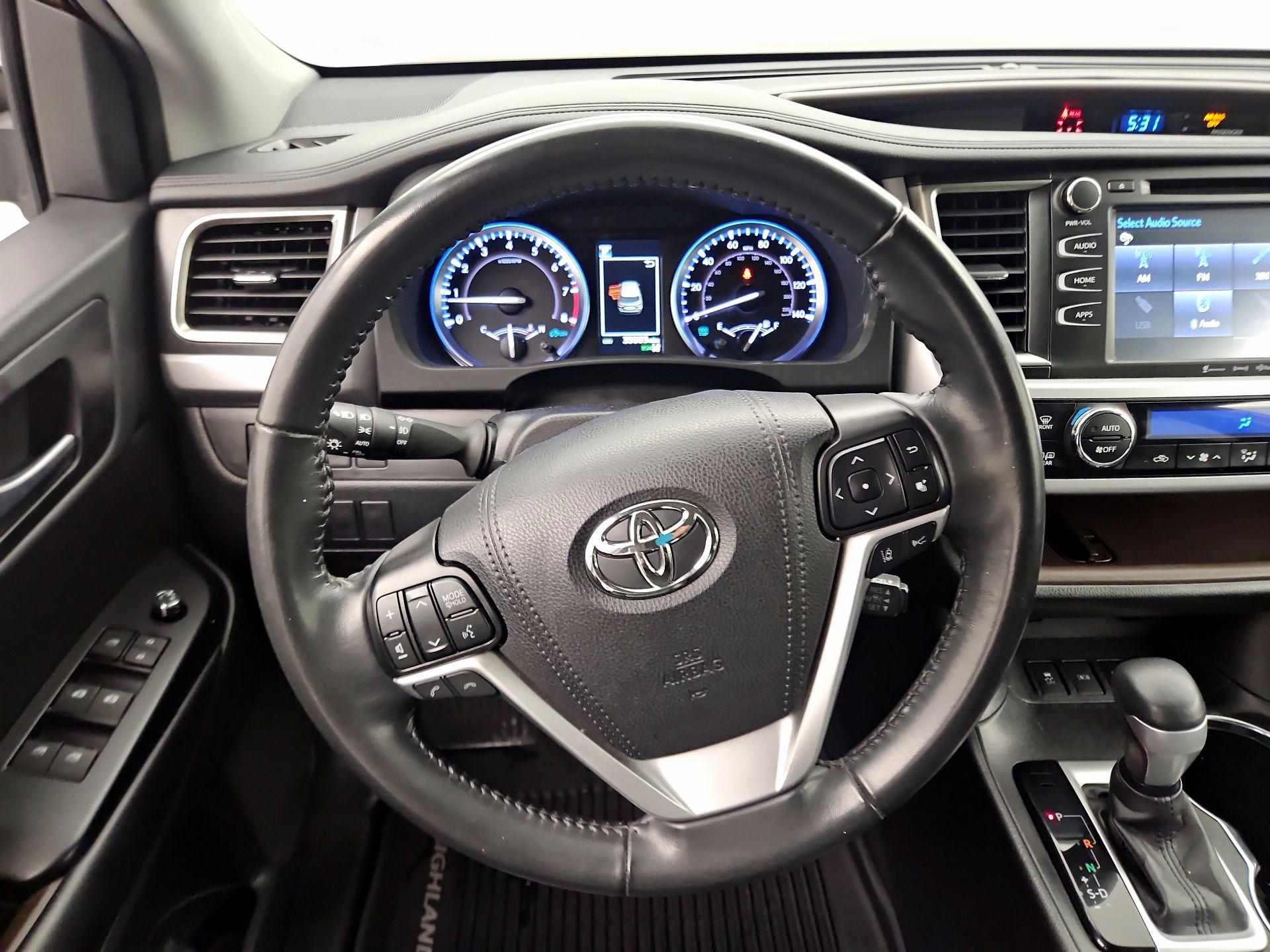 Thumbnail: 2019 Toyota Highlander - 10