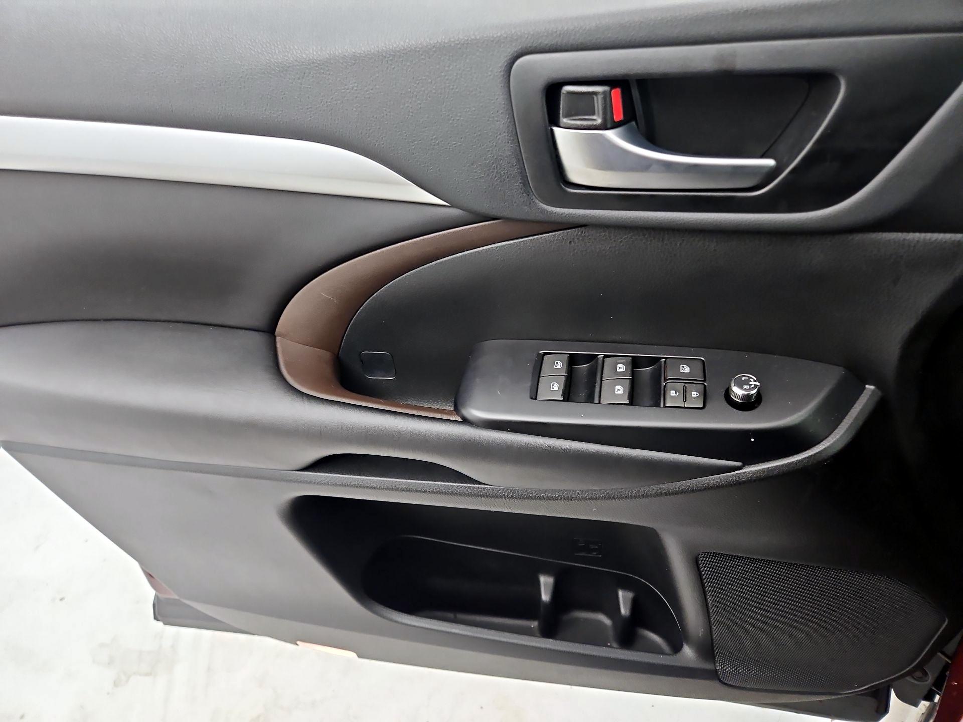 Thumbnail: 2019 Toyota Highlander - 12