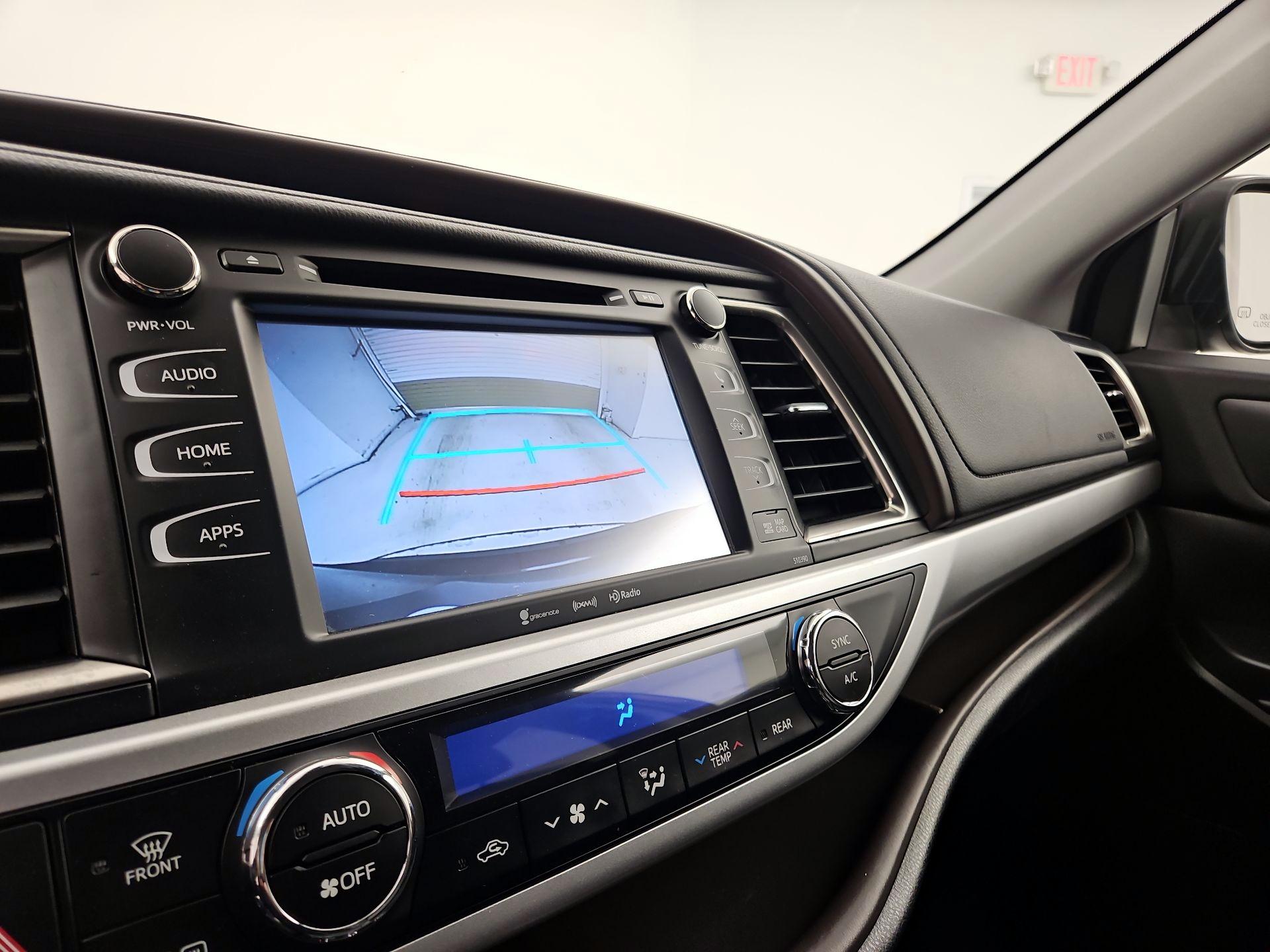 Thumbnail: 2019 Toyota Highlander - 14