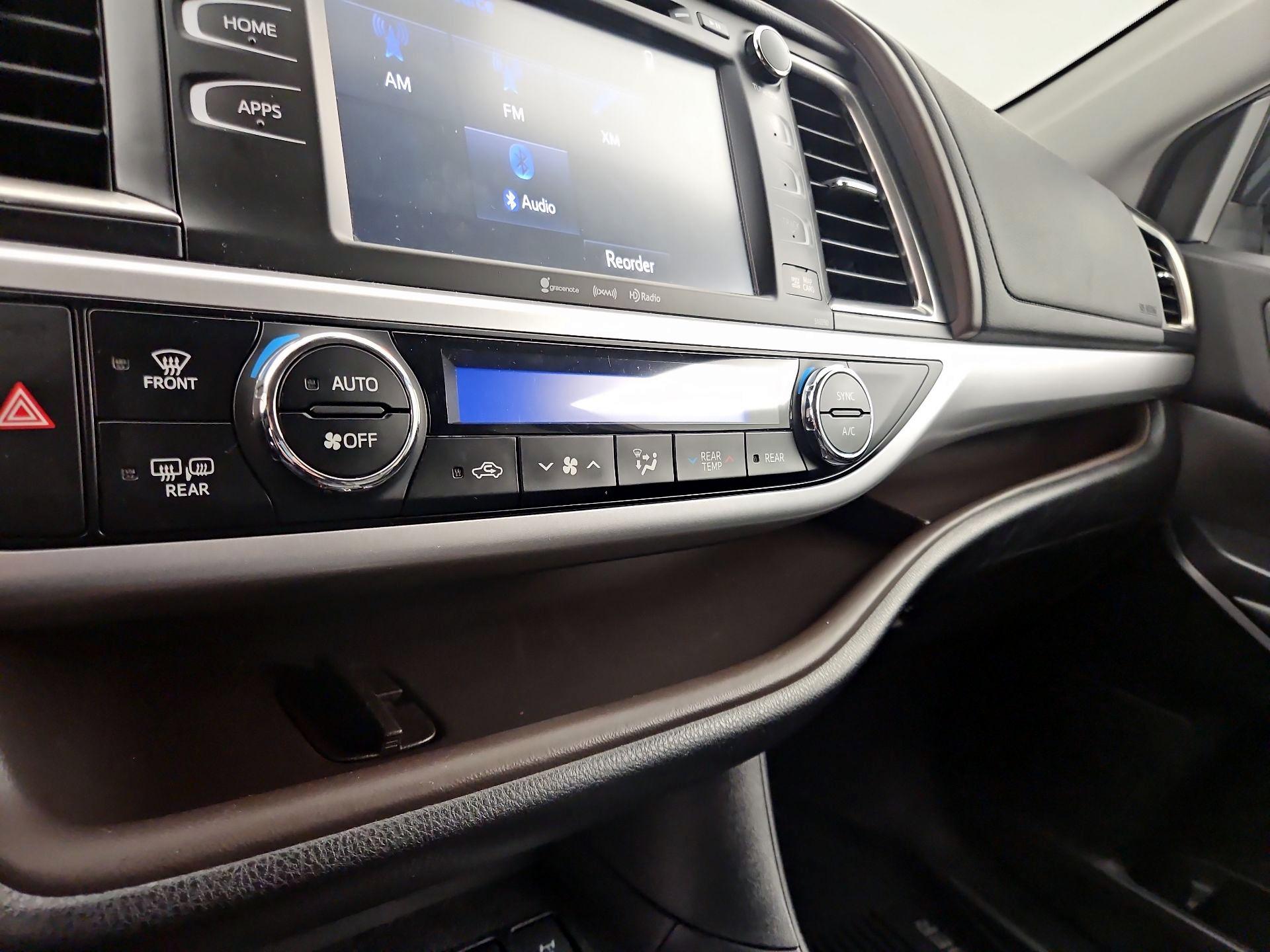 Thumbnail: 2019 Toyota Highlander - 16