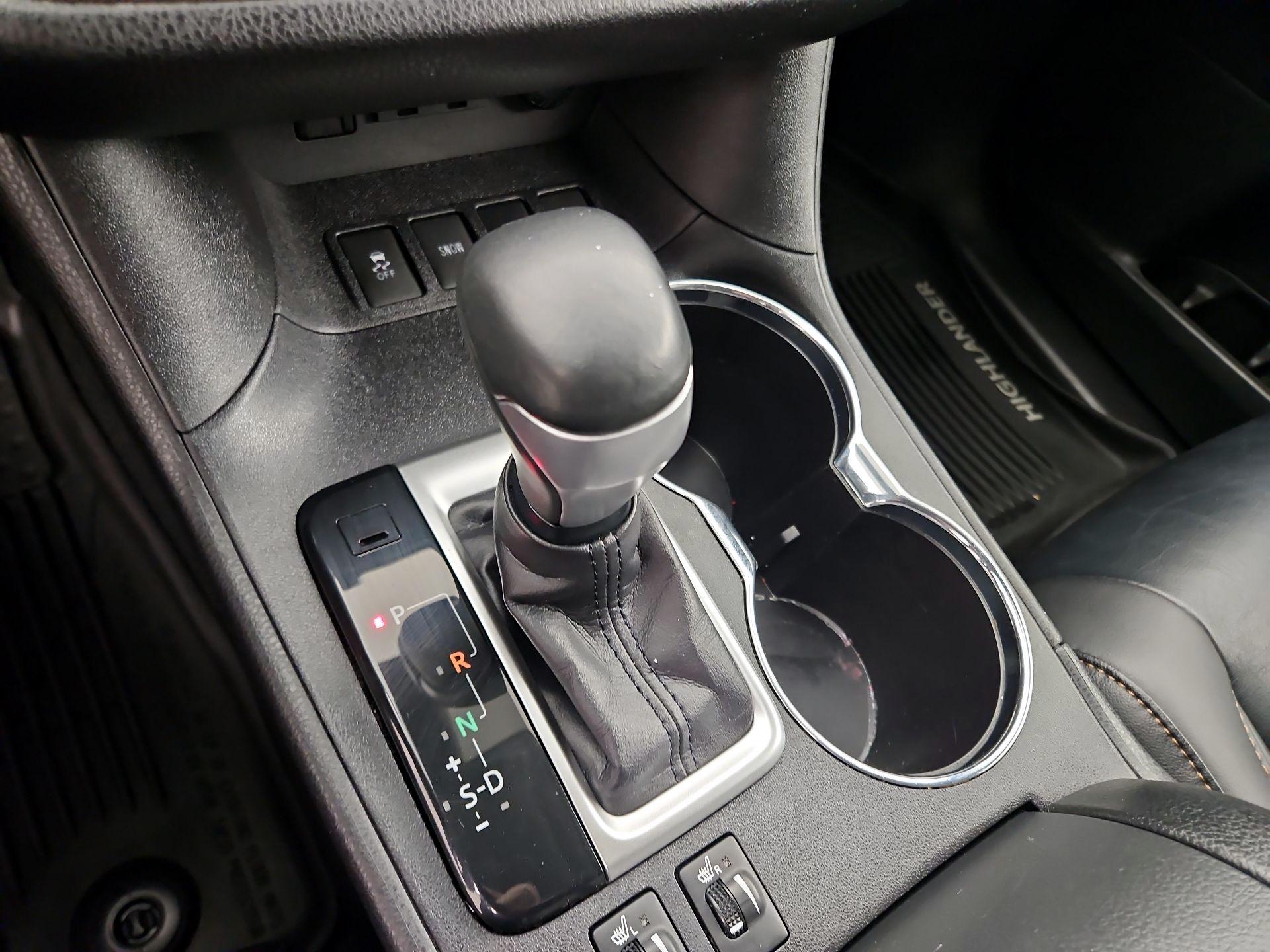 Thumbnail: 2019 Toyota Highlander - 17