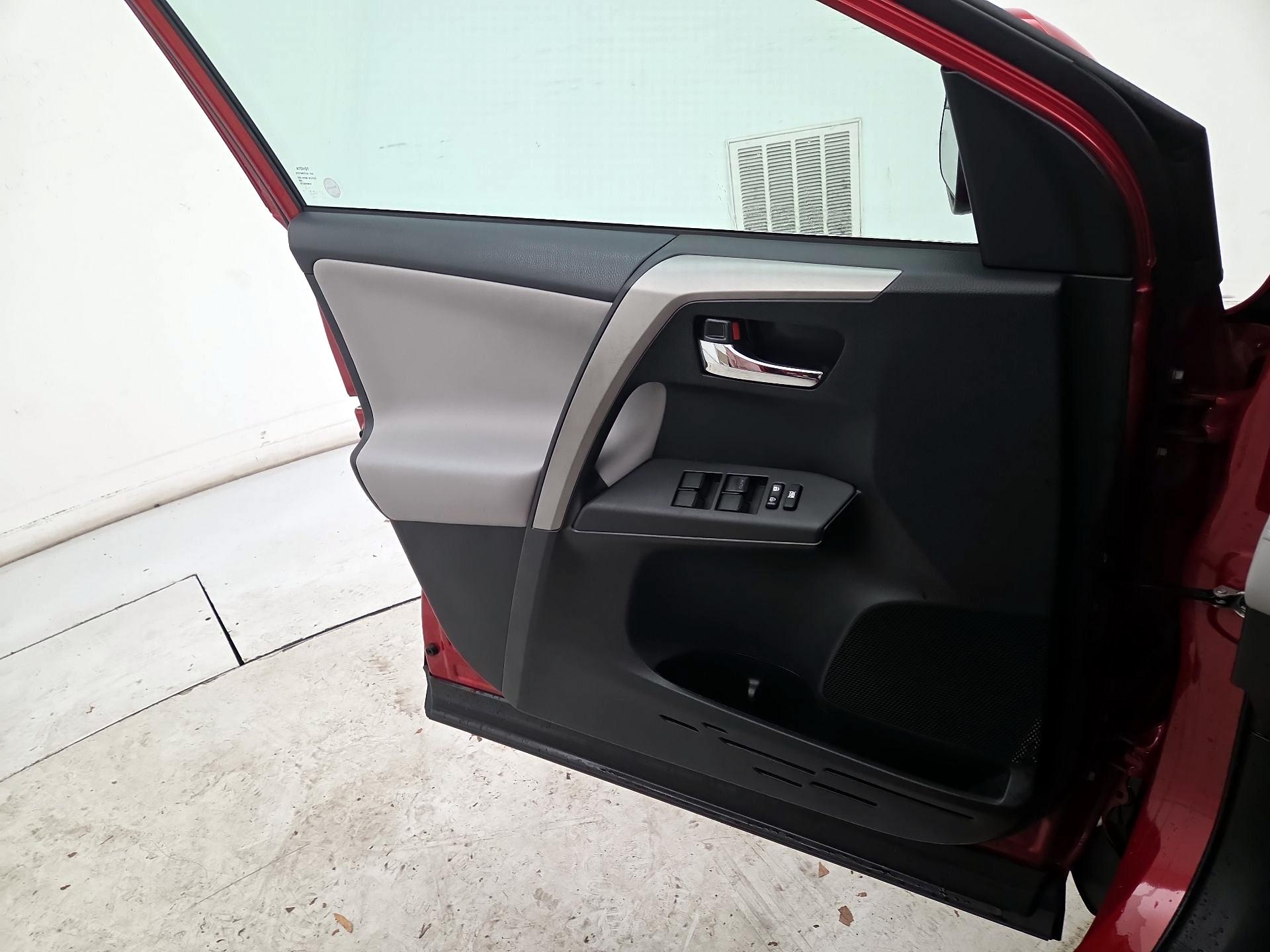 Thumbnail: 2017 Toyota RAV4 - 12