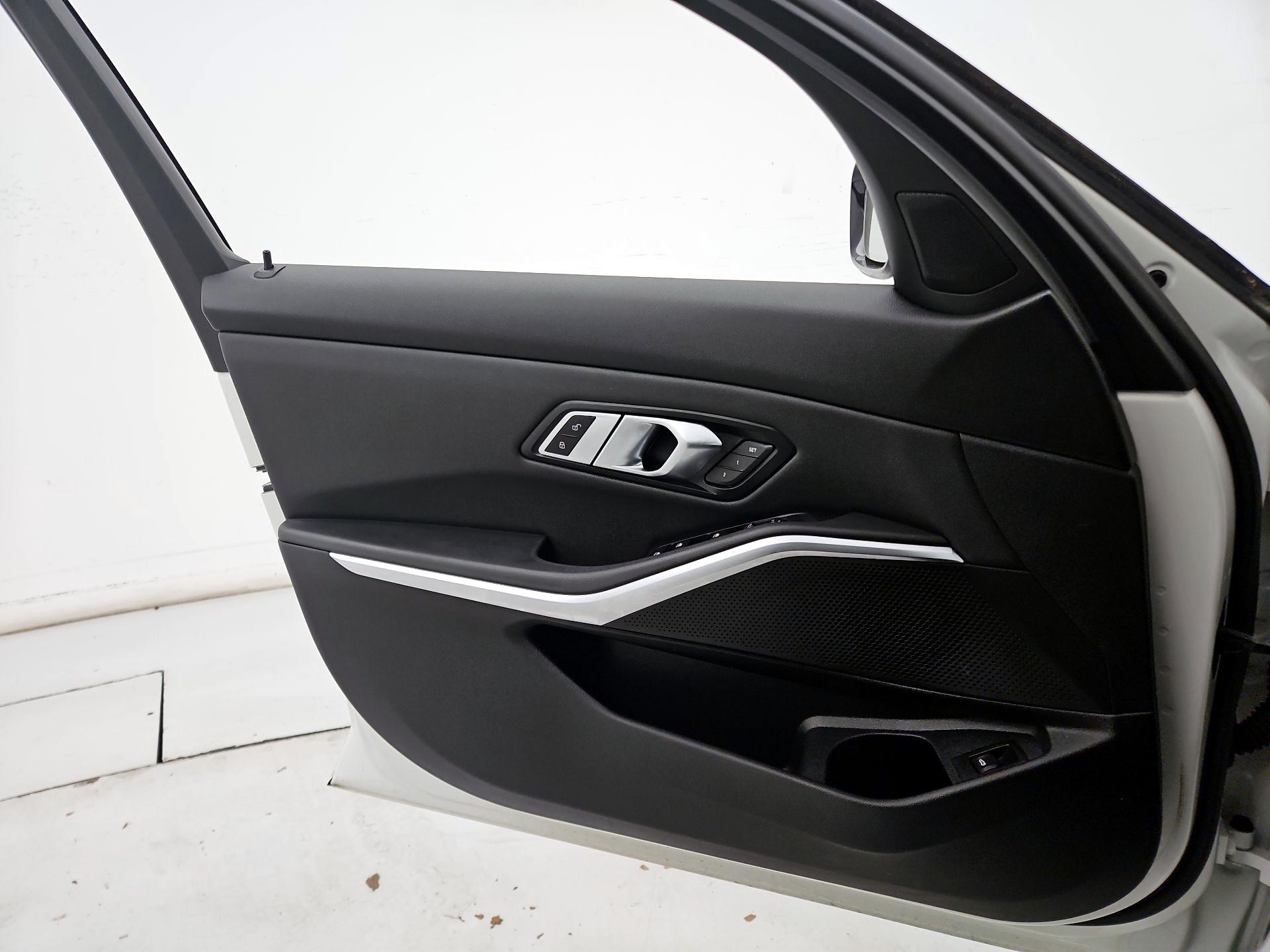 Thumbnail: 2019 BMW 3 Series - 12