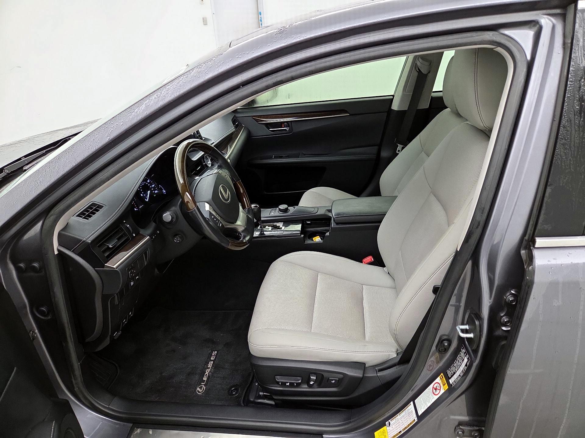 Thumbnail: 2015 Lexus ES - 11