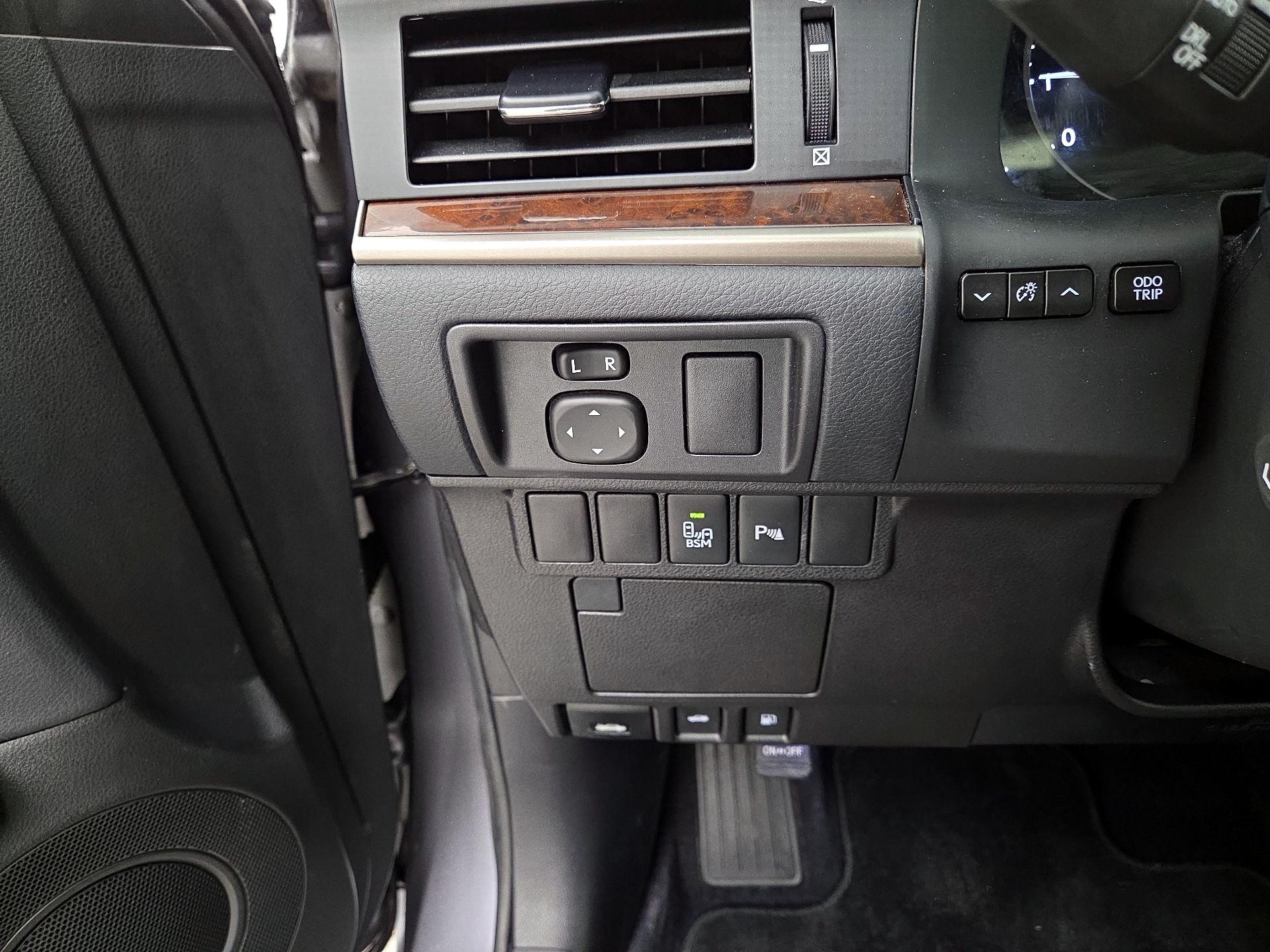 Thumbnail: 2015 Lexus ES - 13